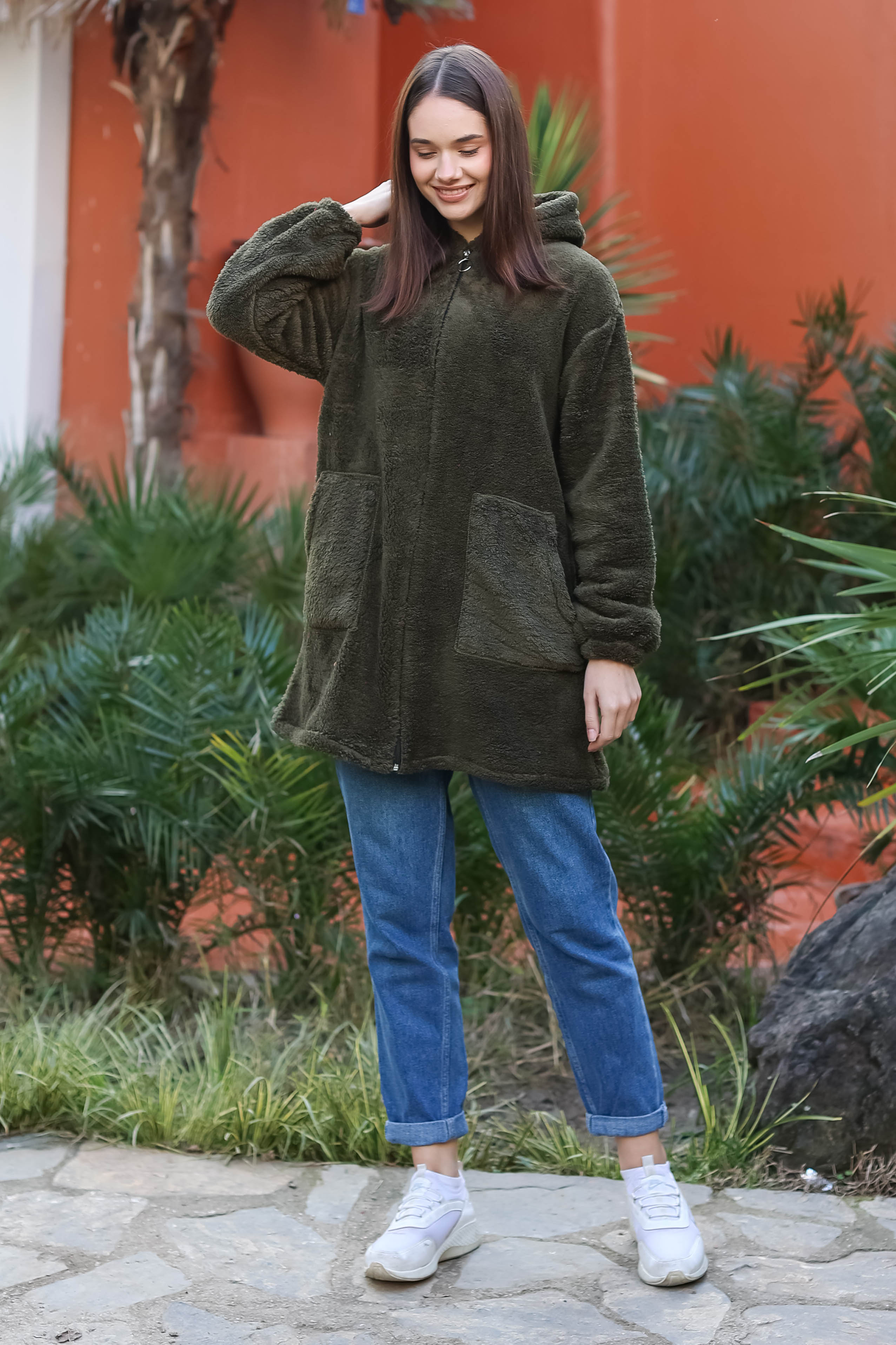 Düz Kapşonlu Yaka Kadın Haki Peluş Mont - 13352 - 2