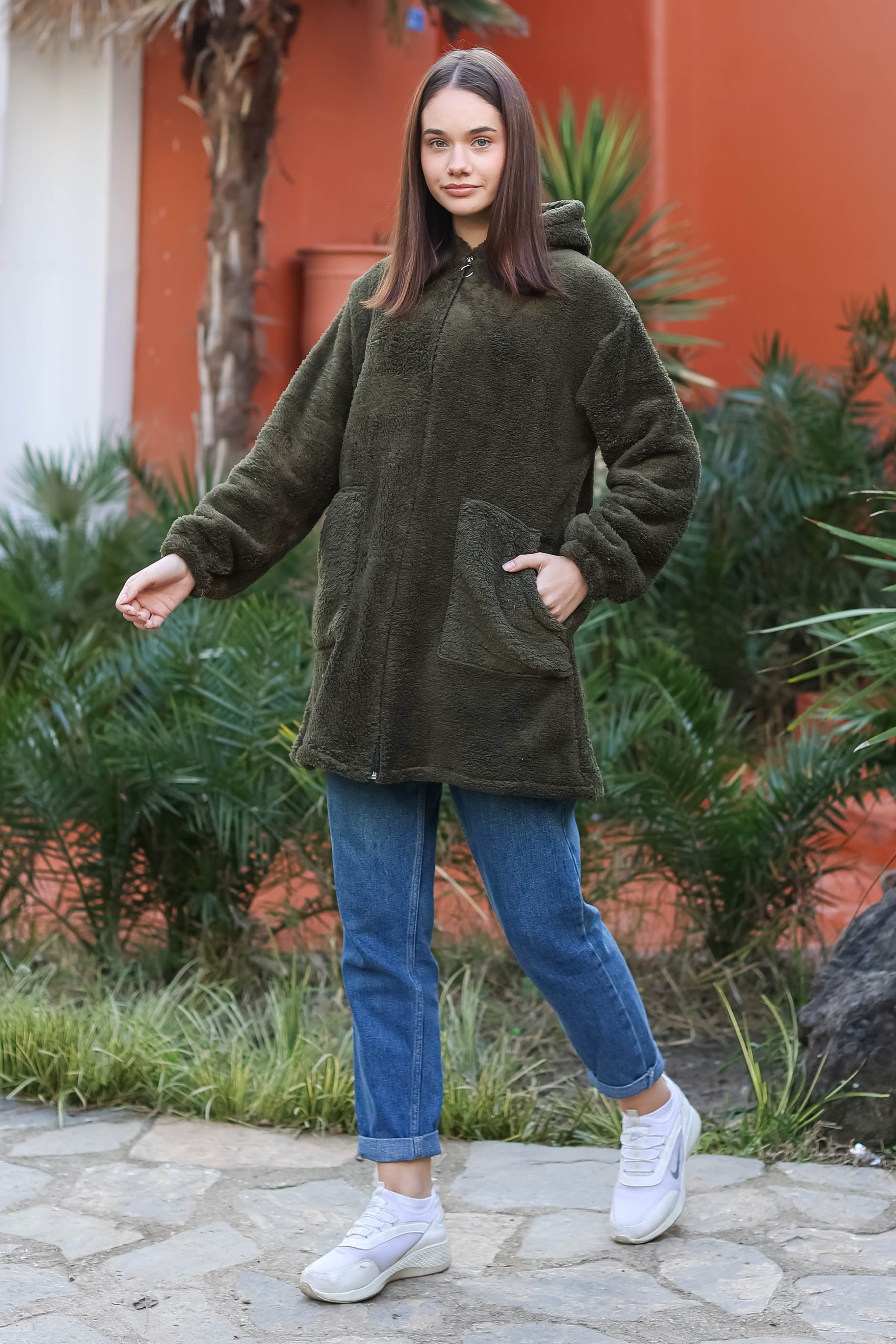 Düz Kapşonlu Yaka Kadın Haki Peluş Mont - 13352 - 3