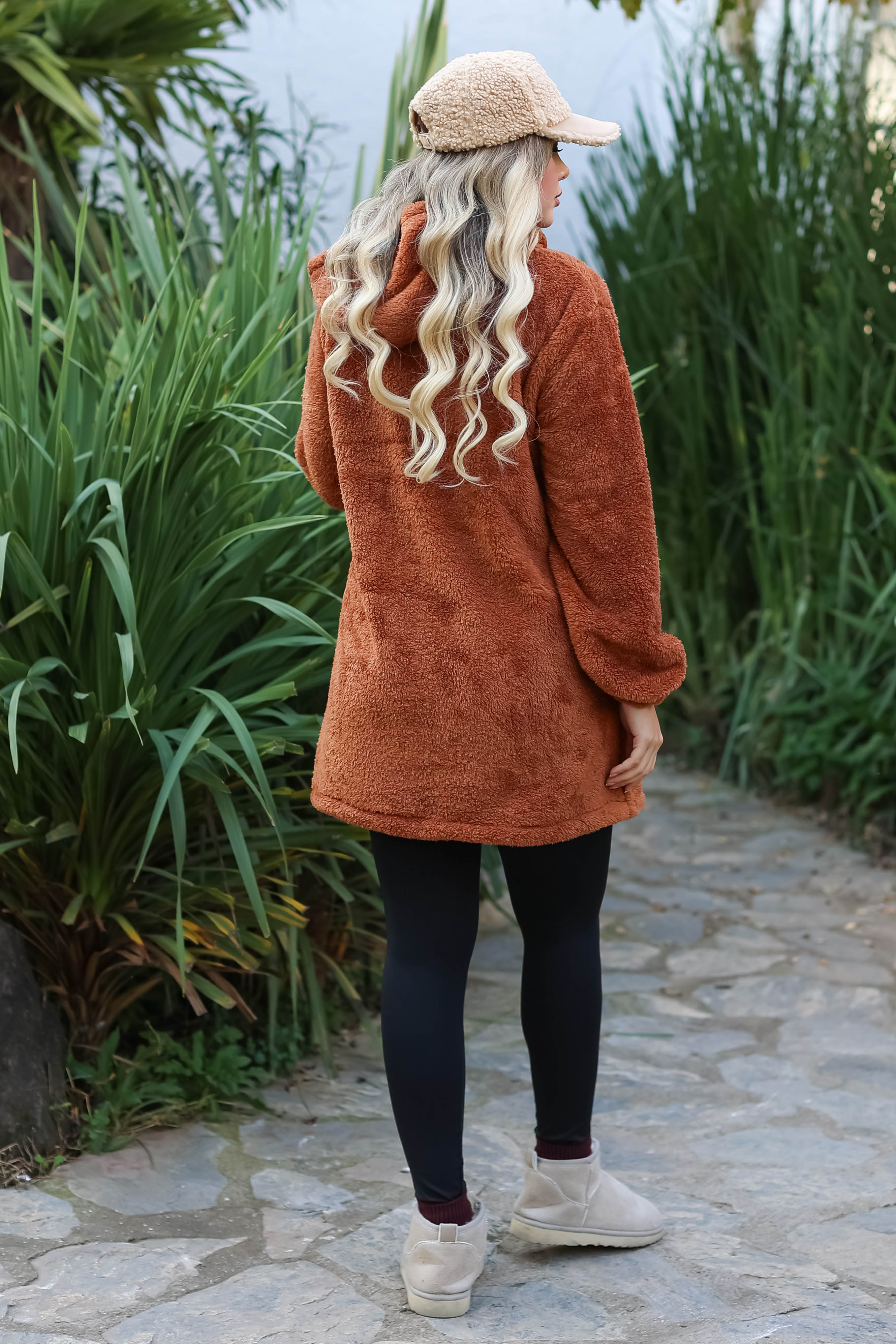 Düz Kapşonlu Yaka Kadın Taba Peluş Mont - 13352 - 3