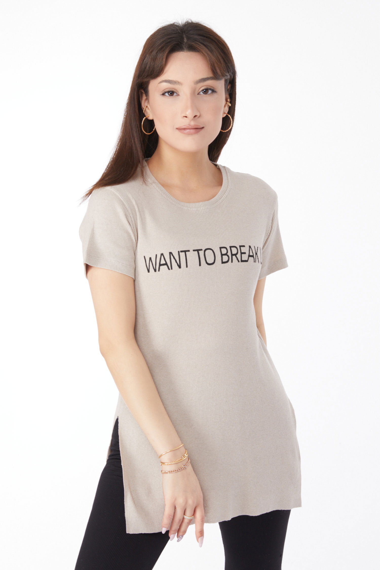 Düz Orta Kadın Bej Baskılı Yırtmaçlı T-shirt - 24791 - 2