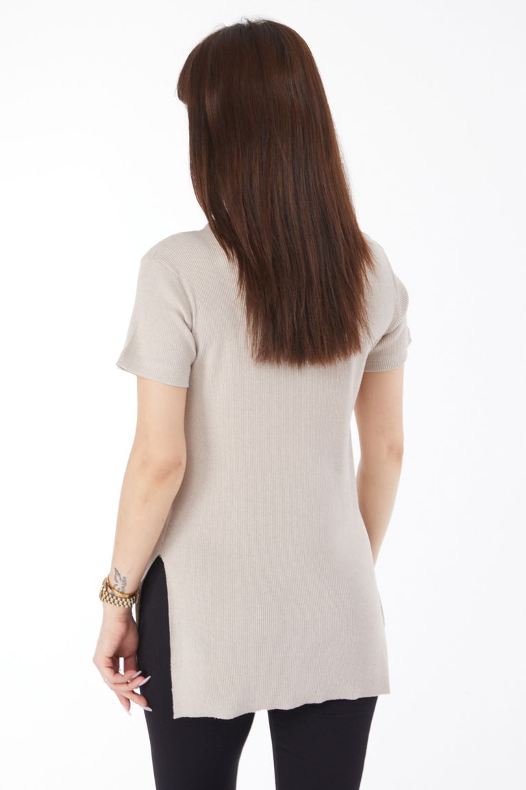 Düz Orta Kadın Bej Baskılı Yırtmaçlı T-shirt - 24791 - TOFİSA