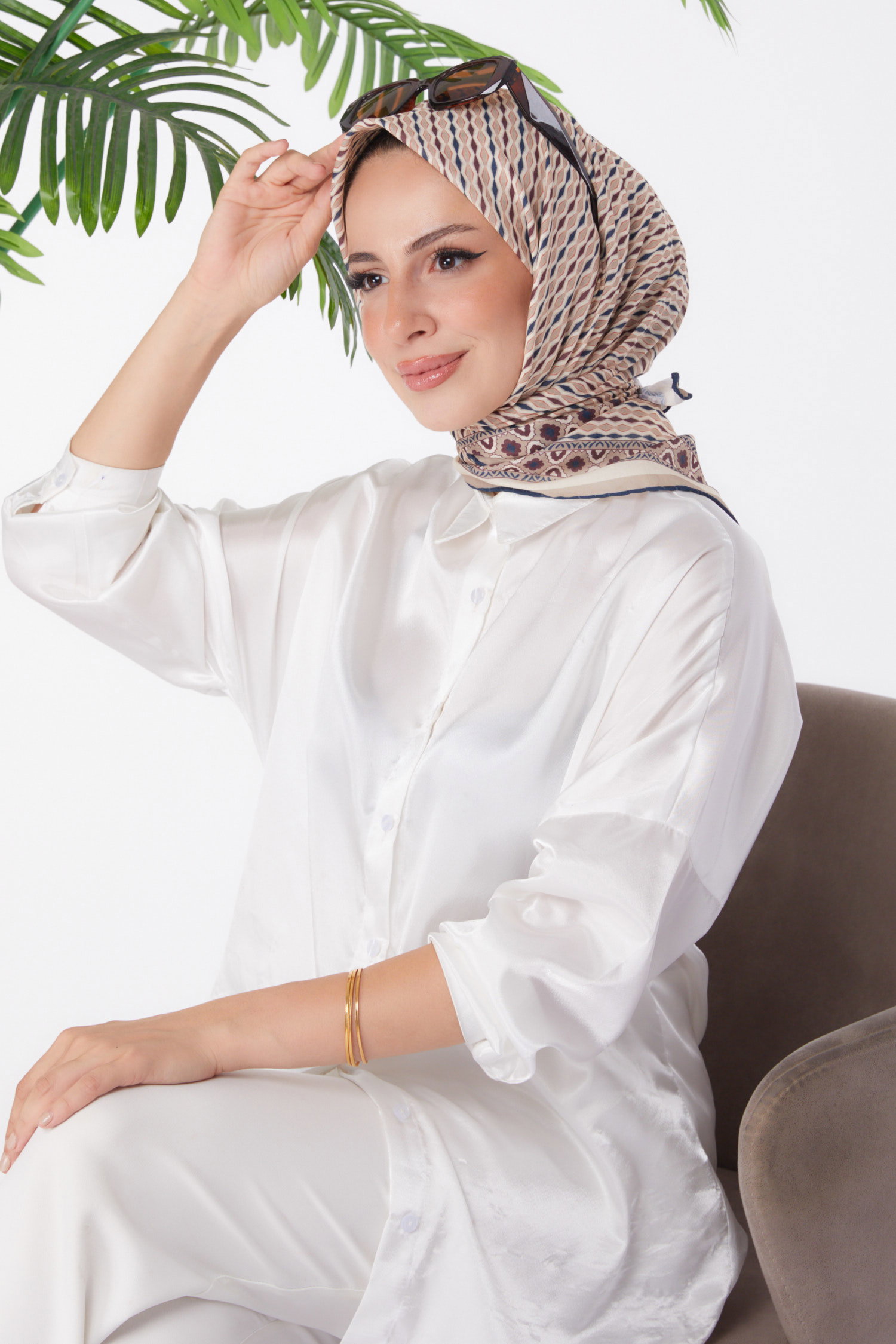 Düz Orta Kadın Bej Desenli Eşarp - 25974 - 1