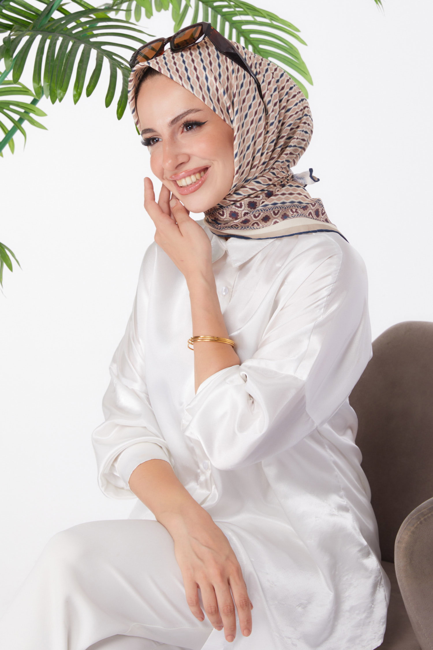 Düz Orta Kadın Bej Desenli Eşarp - 25974 - 2