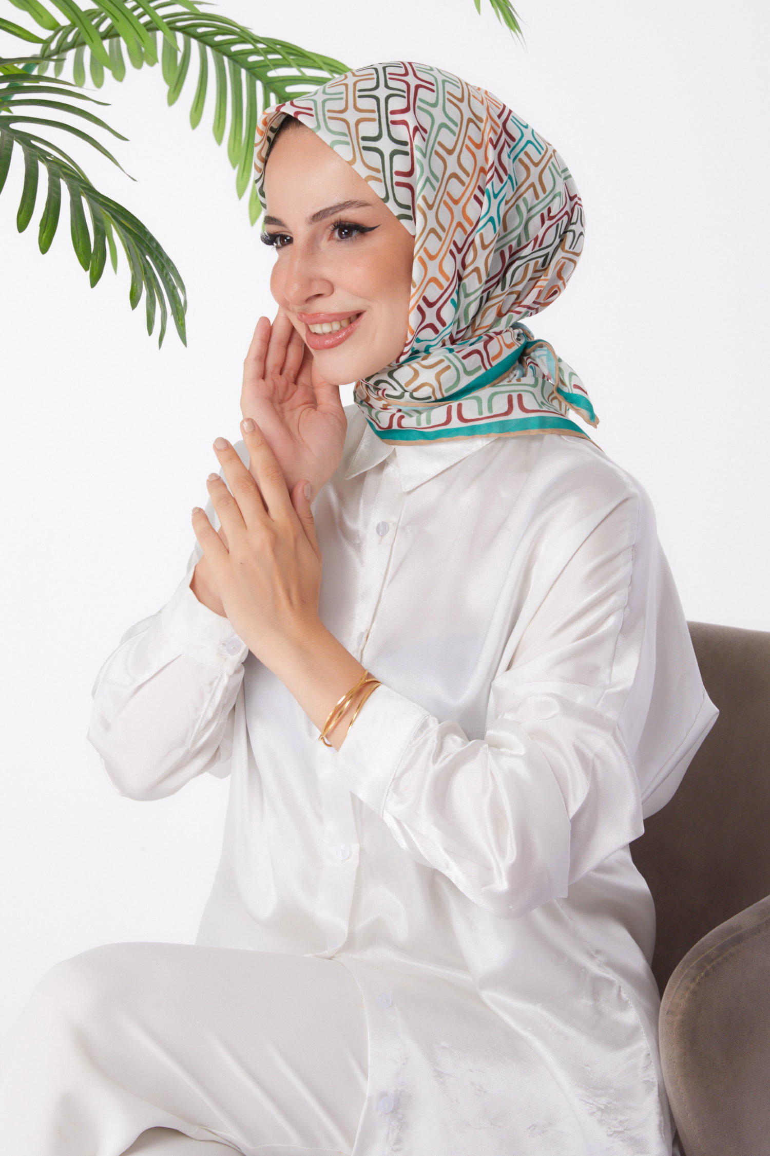 Düz Orta Kadın Biskuvi Desenli Eşarp - 25976 - 1