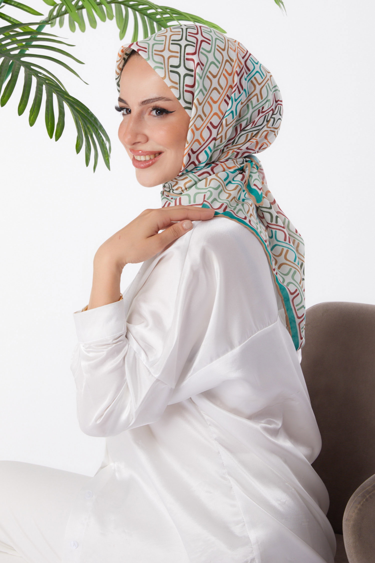Düz Orta Kadın Biskuvi Desenli Eşarp - 25976 - 2