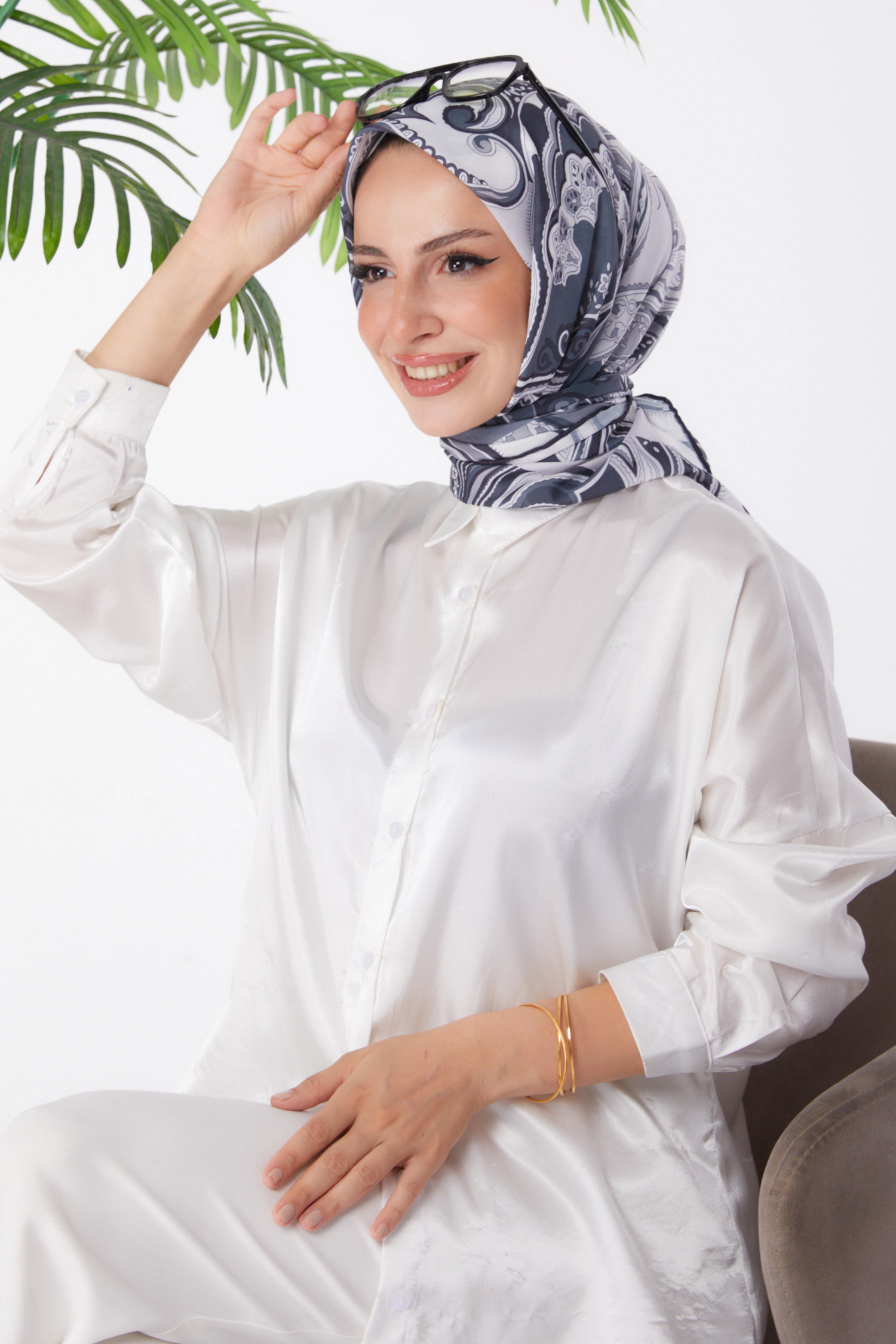 Düz Orta Kadın Gri Desenli Eşarp - 25973 - 1