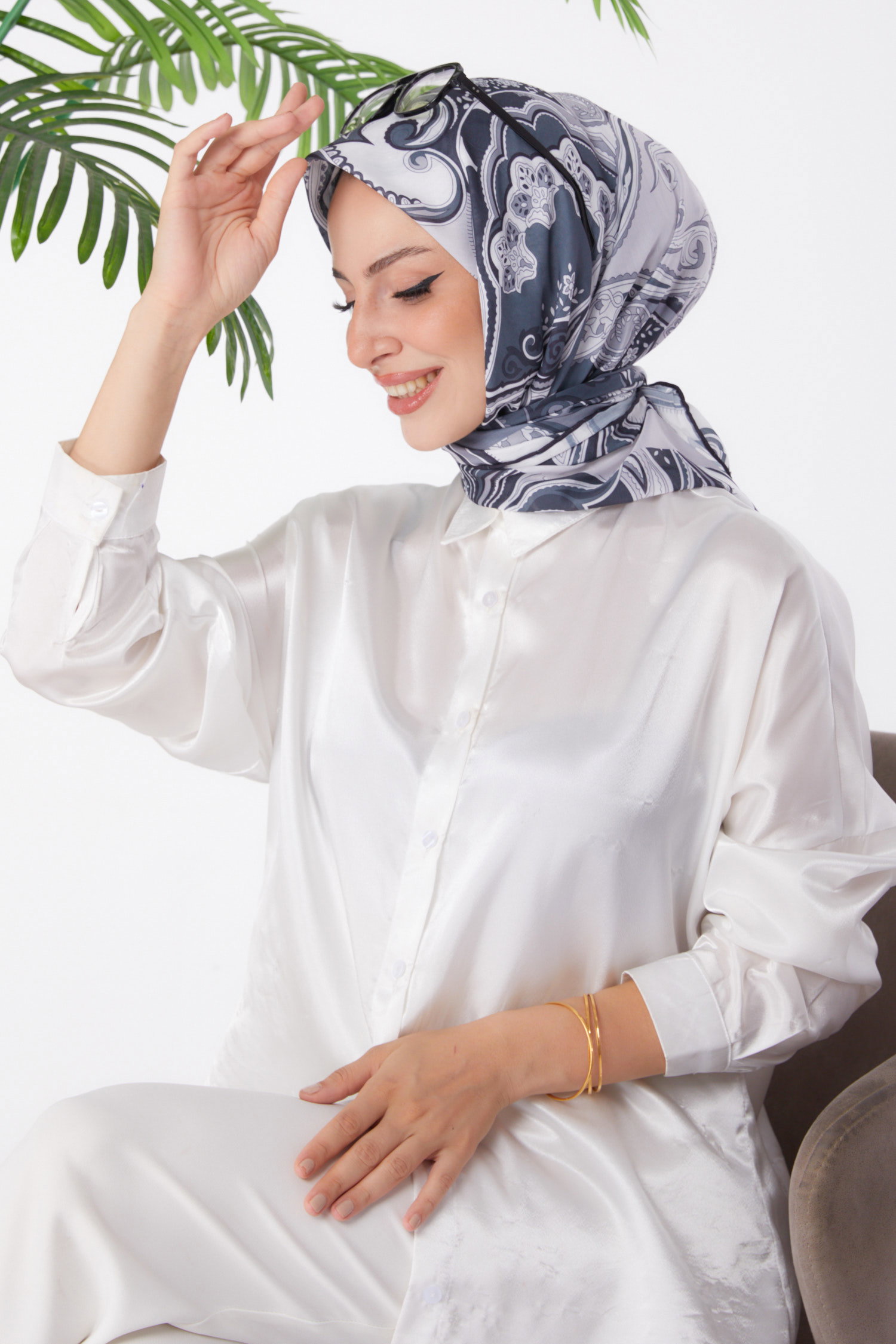 Düz Orta Kadın Gri Desenli Eşarp - 25973 - 2