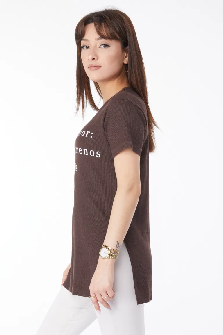 Düz Orta Kadın Kahve Baskılı Yırtmaçlı T-shirt - 24792 - TOFİSA
