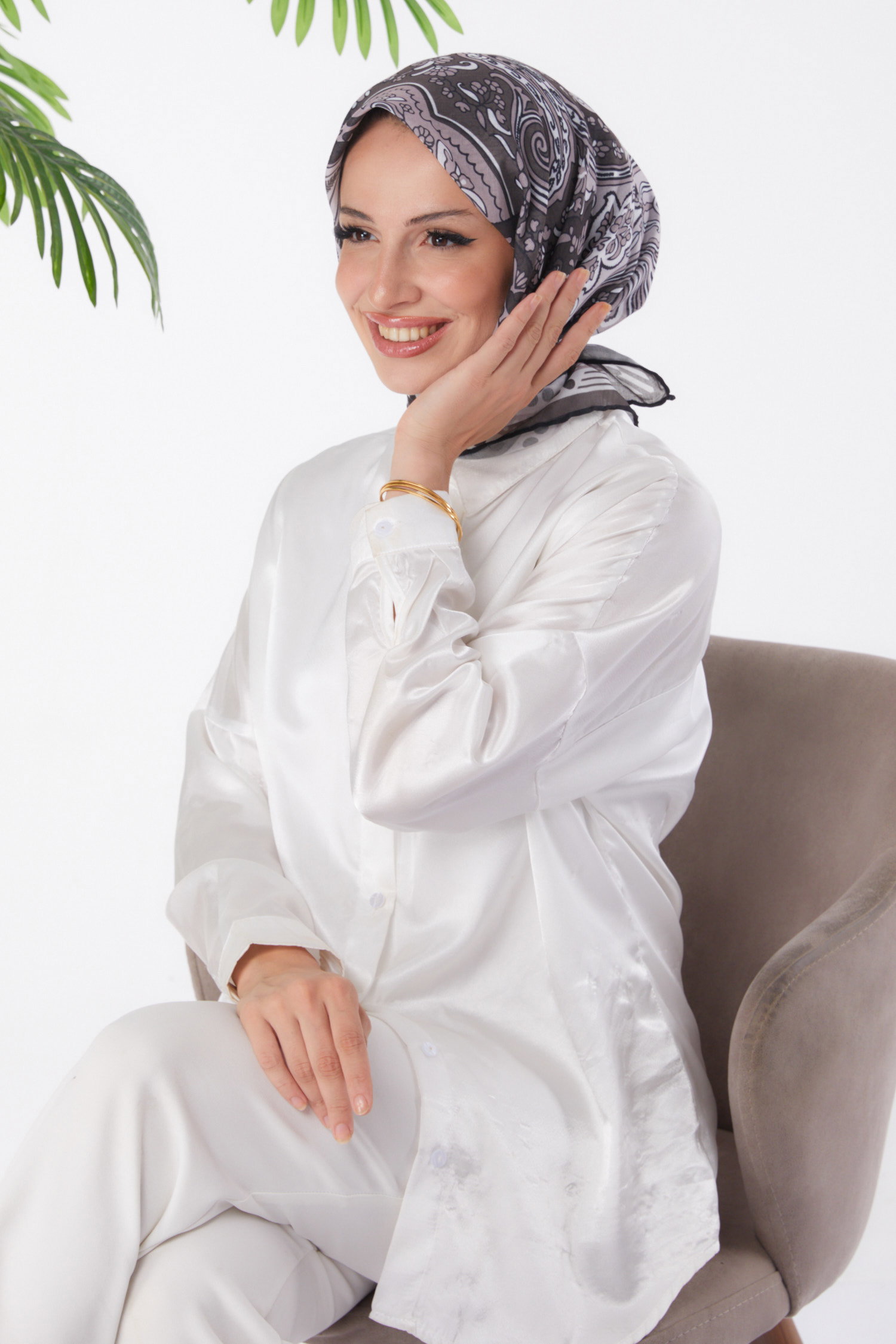 Düz Orta Kadın Kahve Desenli Eşarp - 26020 - 1
