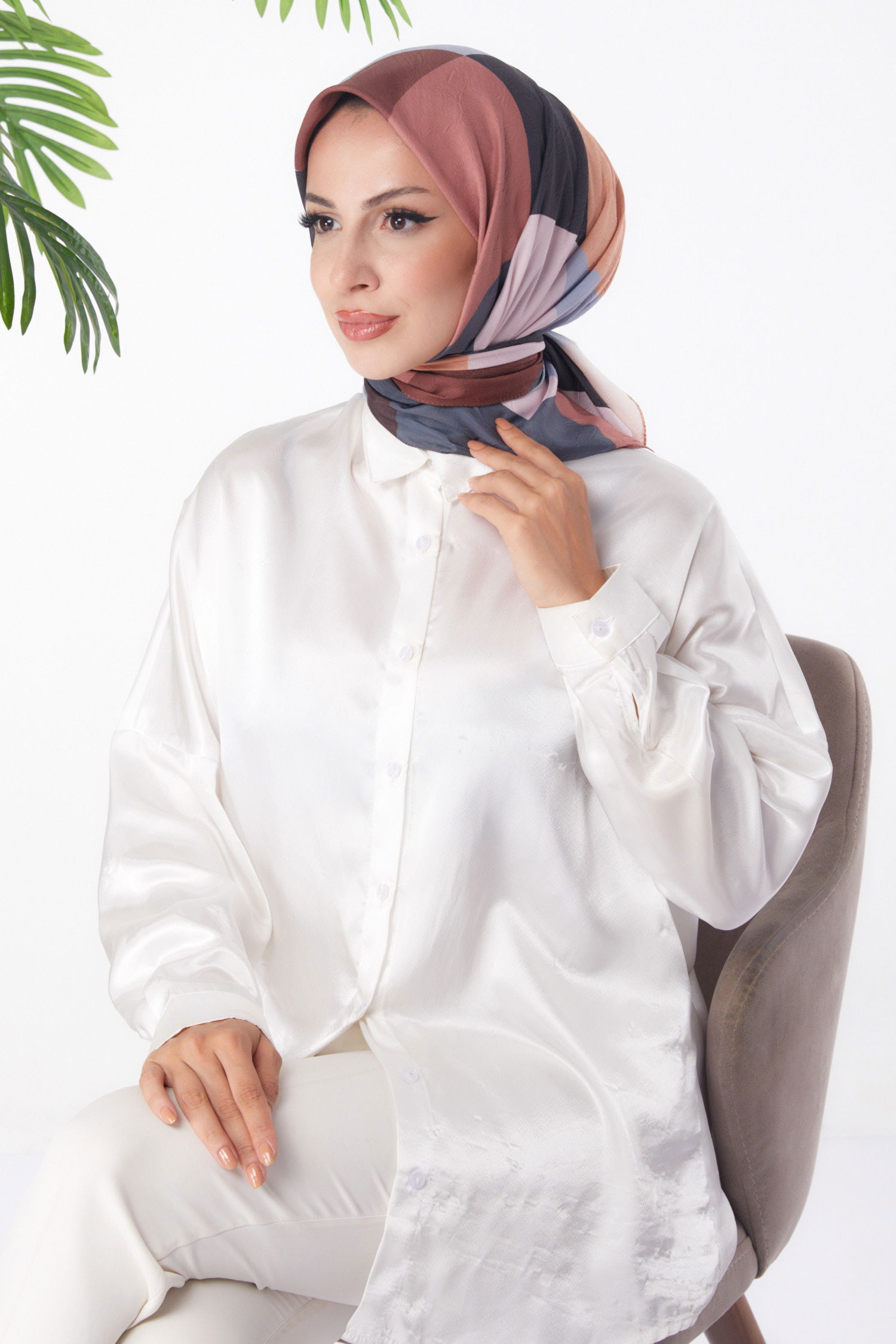 Düz Orta Kadın Kahve Desenli Eşarp - 26148 - 1