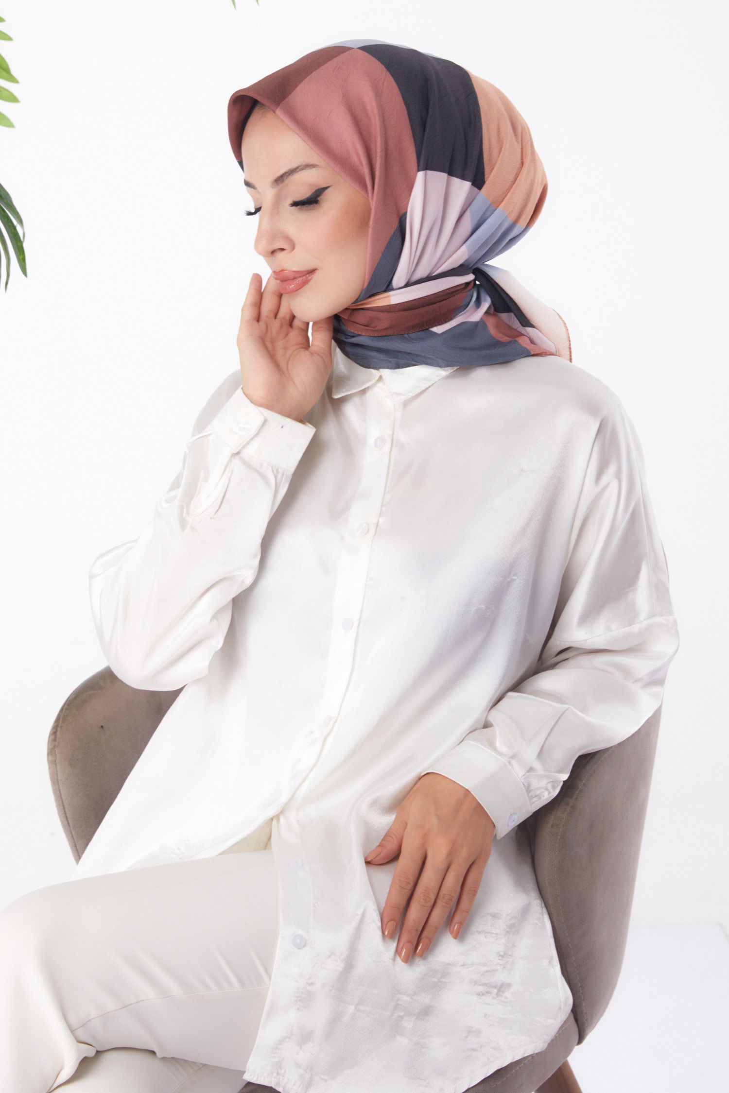 Düz Orta Kadın Kahve Desenli Eşarp - 26148 - 2