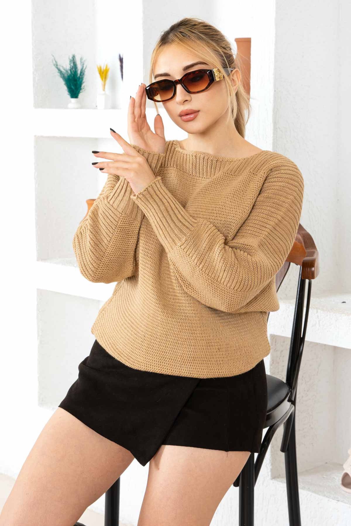 Düz Orta Kadın Koyu Bej Geniş Yaka Triko Kazak - 26596 - 1