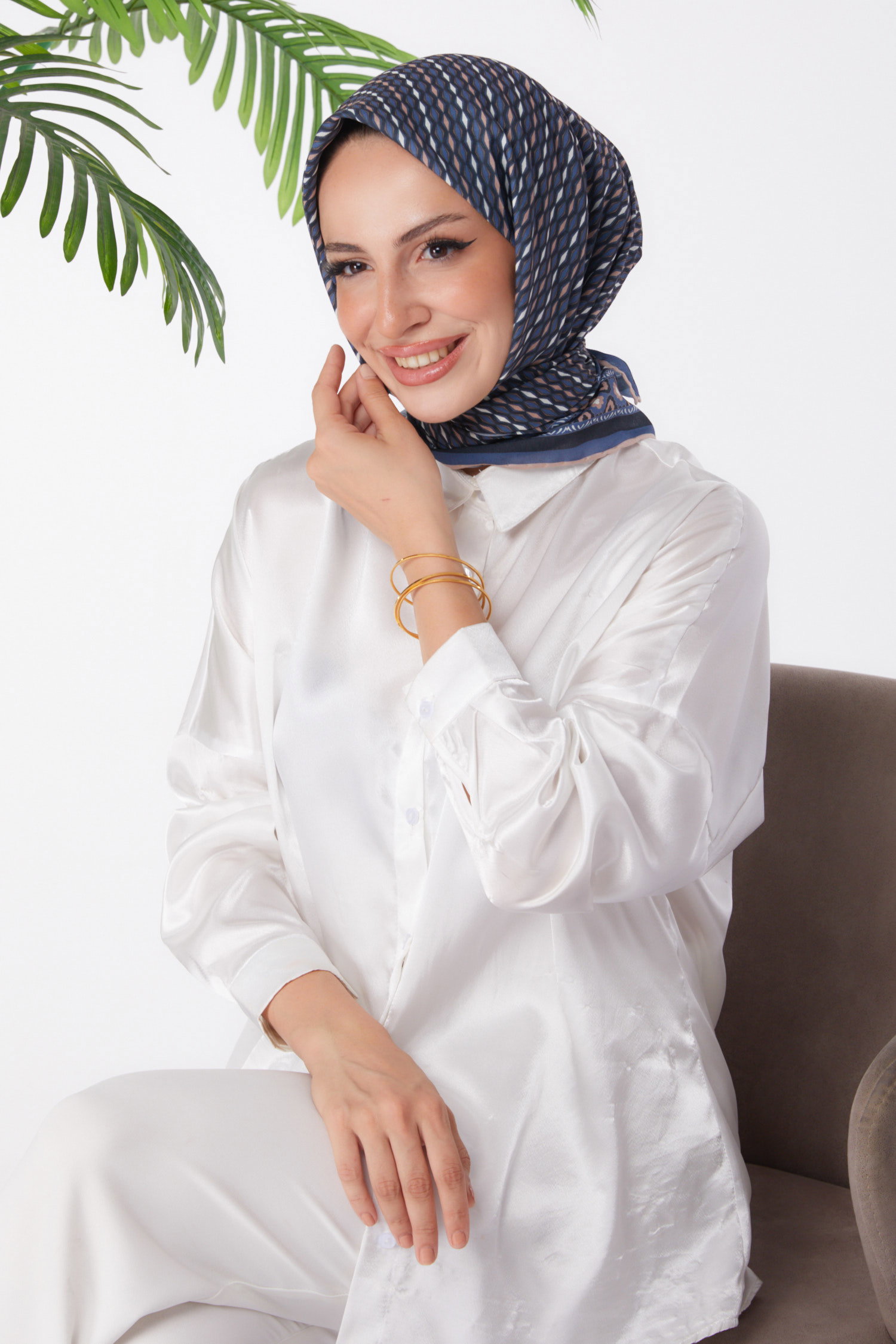 Düz Orta Kadın Lacivert Desenli Eşarp - 25974 - 1