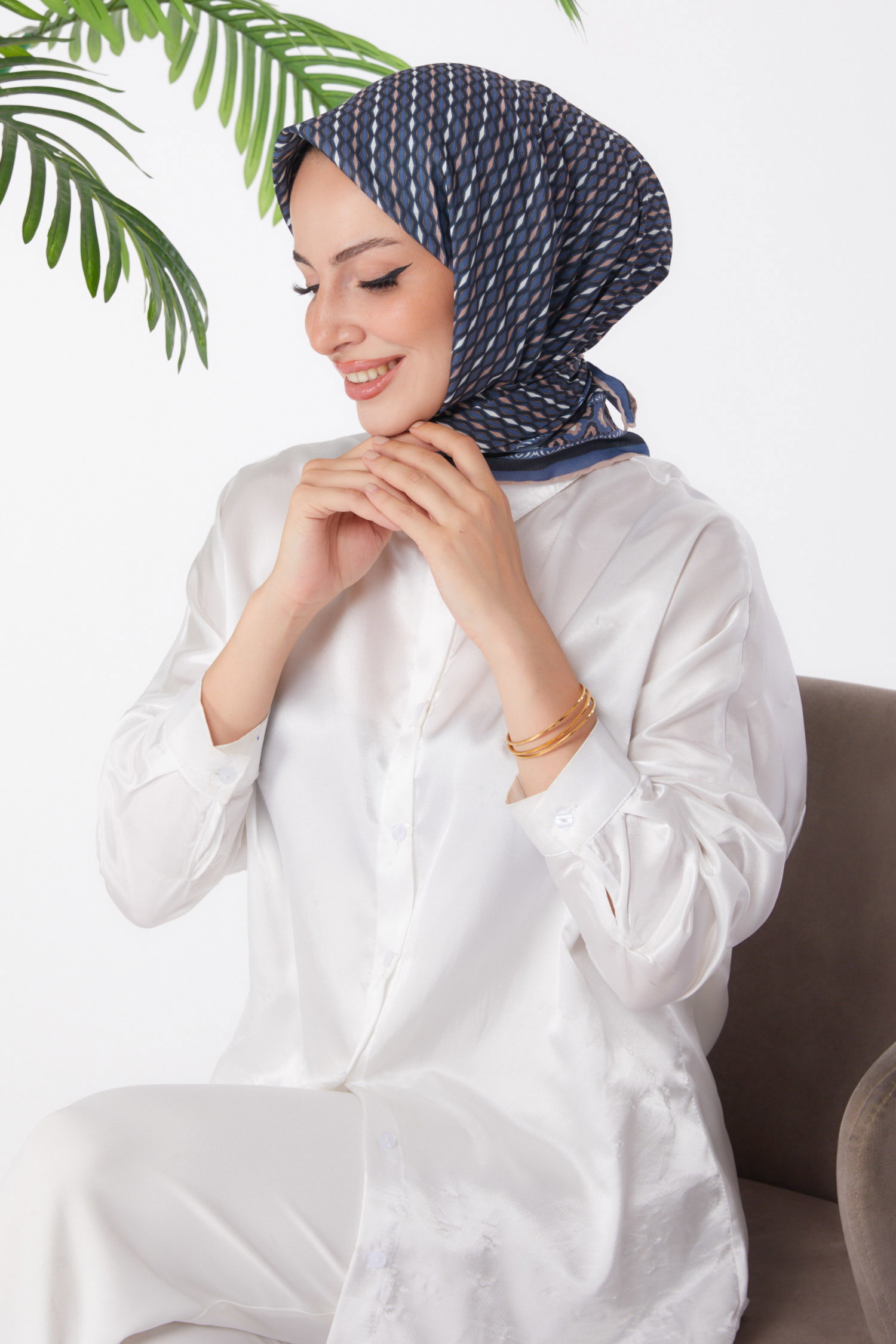 Düz Orta Kadın Lacivert Desenli Eşarp - 25974 - 2