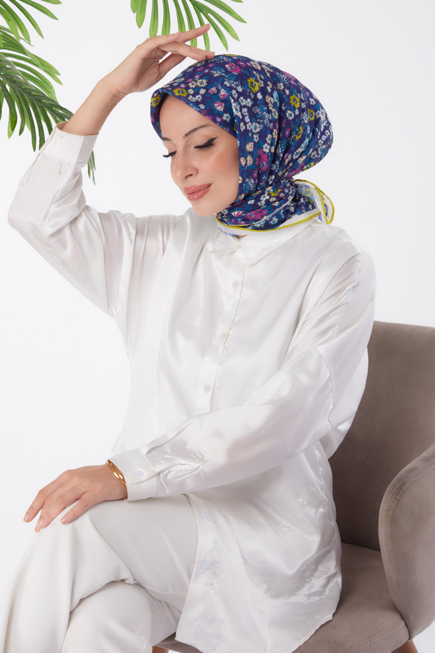 Düz Orta Kadın Lacivert Desenli Eşarp - 25977 - 1