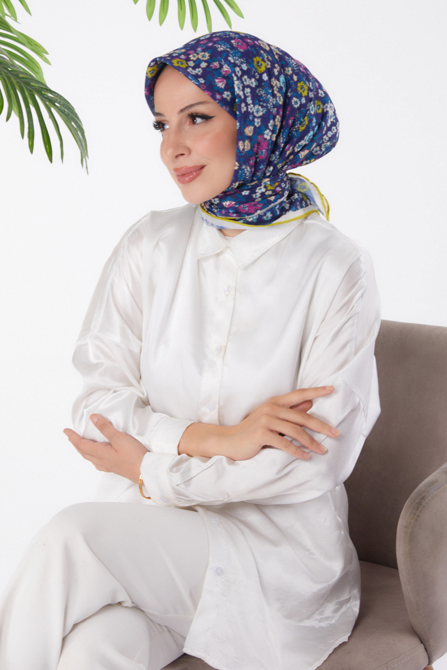 Düz Orta Kadın Lacivert Desenli Eşarp - 25977 - 3