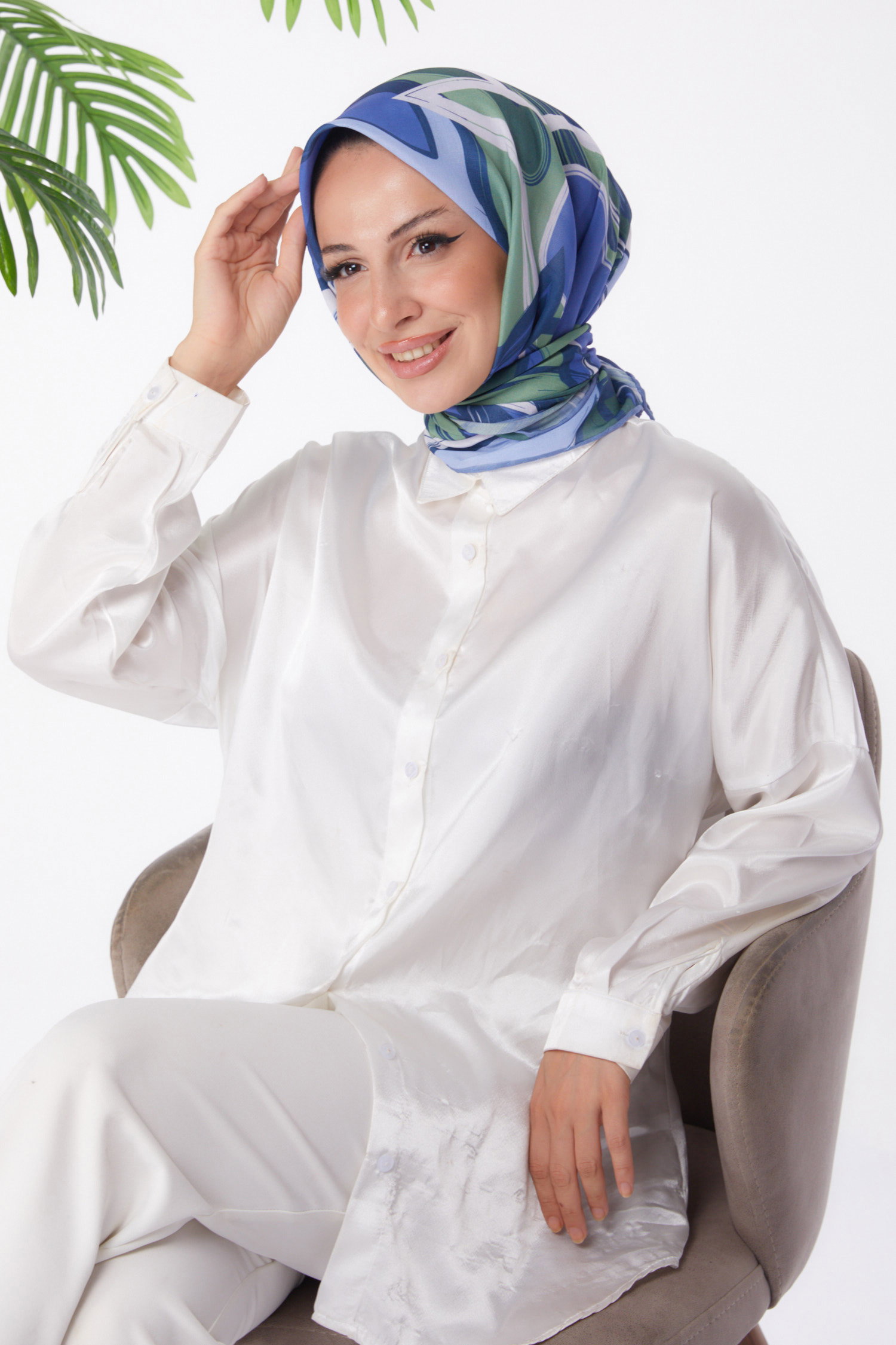 Düz Orta Kadın Mavi Desenli Eşarp - 26019 - 2