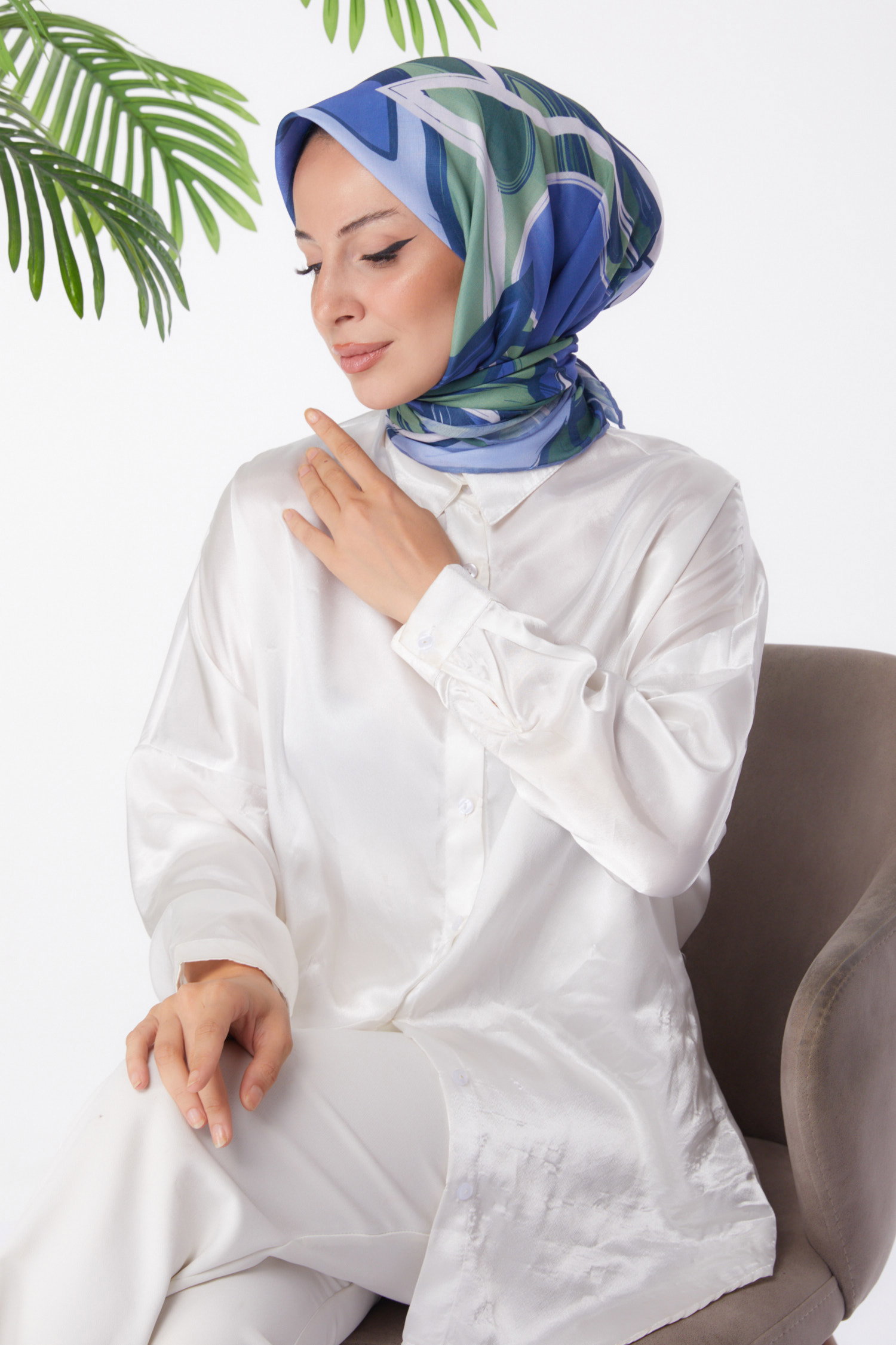 Düz Orta Kadın Mavi Desenli Eşarp - 26019 - 3