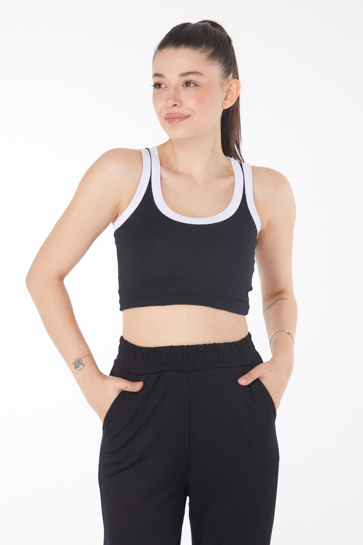 Düz Orta Kadın Siyah Askılı Crop - 25851 - 1