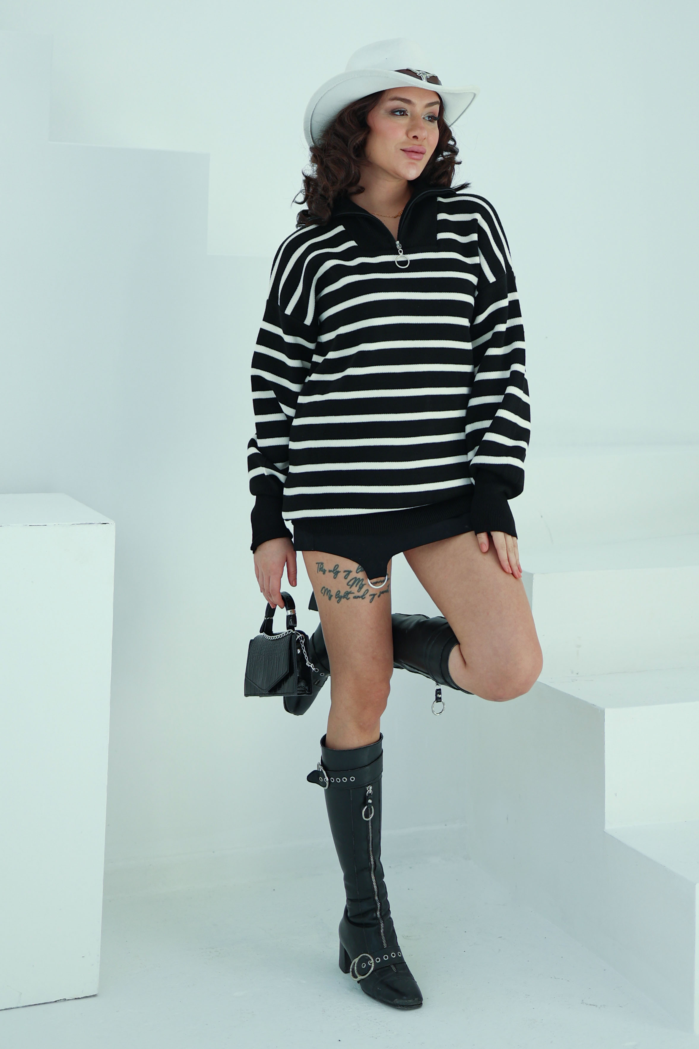 Düz Orta Kadın Siyah Çizgili Triko Tunik - 26533 - 2