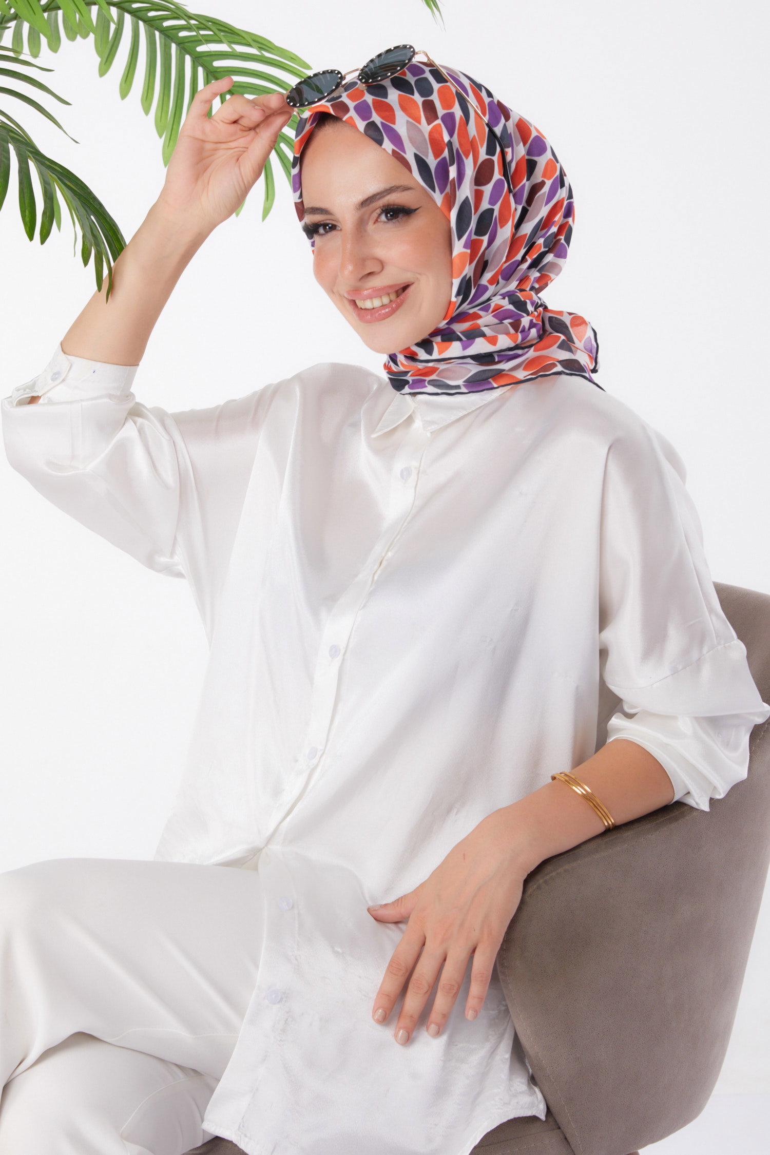Düz Orta Kadın Siyah Desenli Eşarp - 25971 - 1