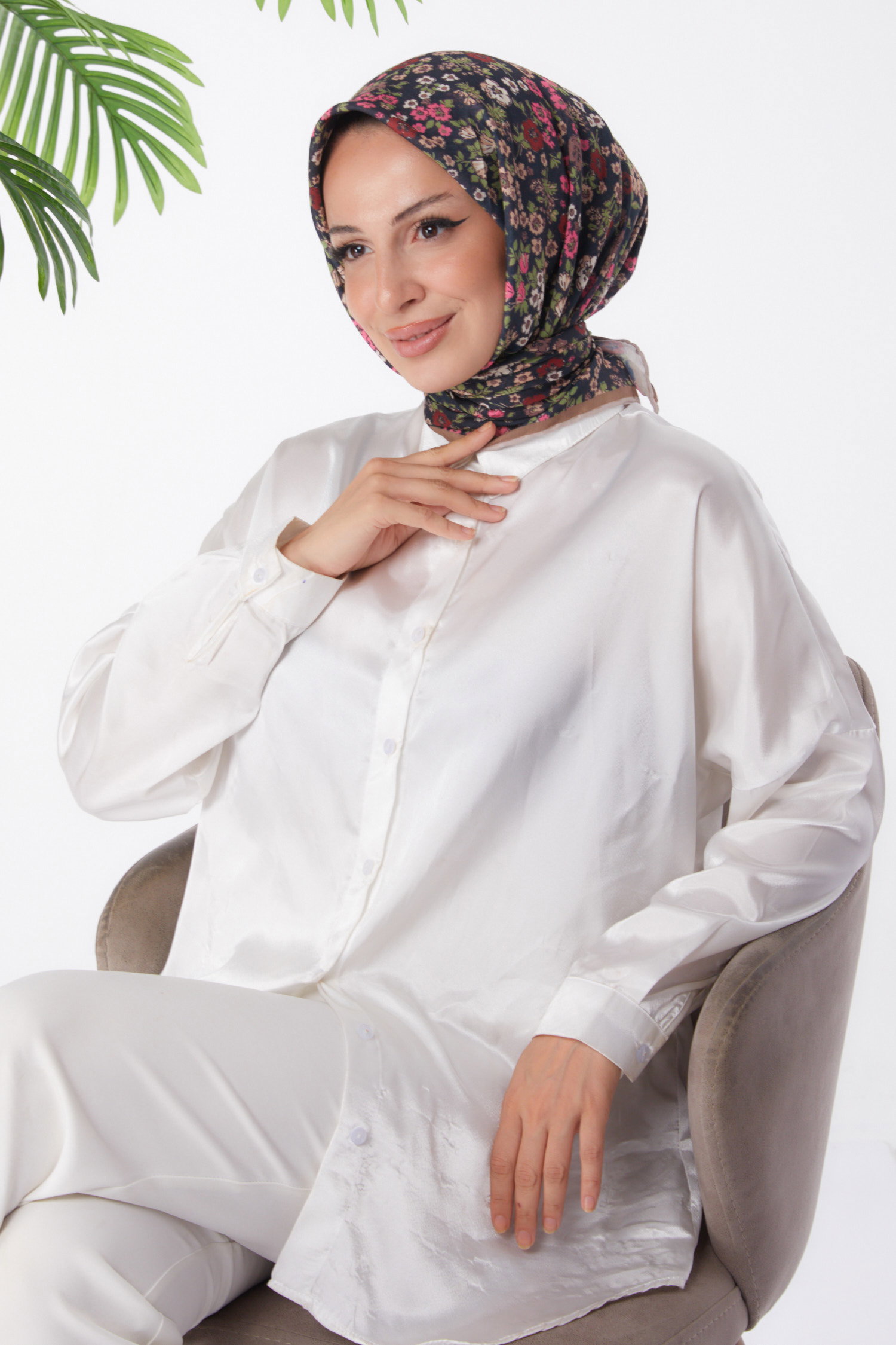 Düz Orta Kadın Siyah Desenli Eşarp - 25977 - 2