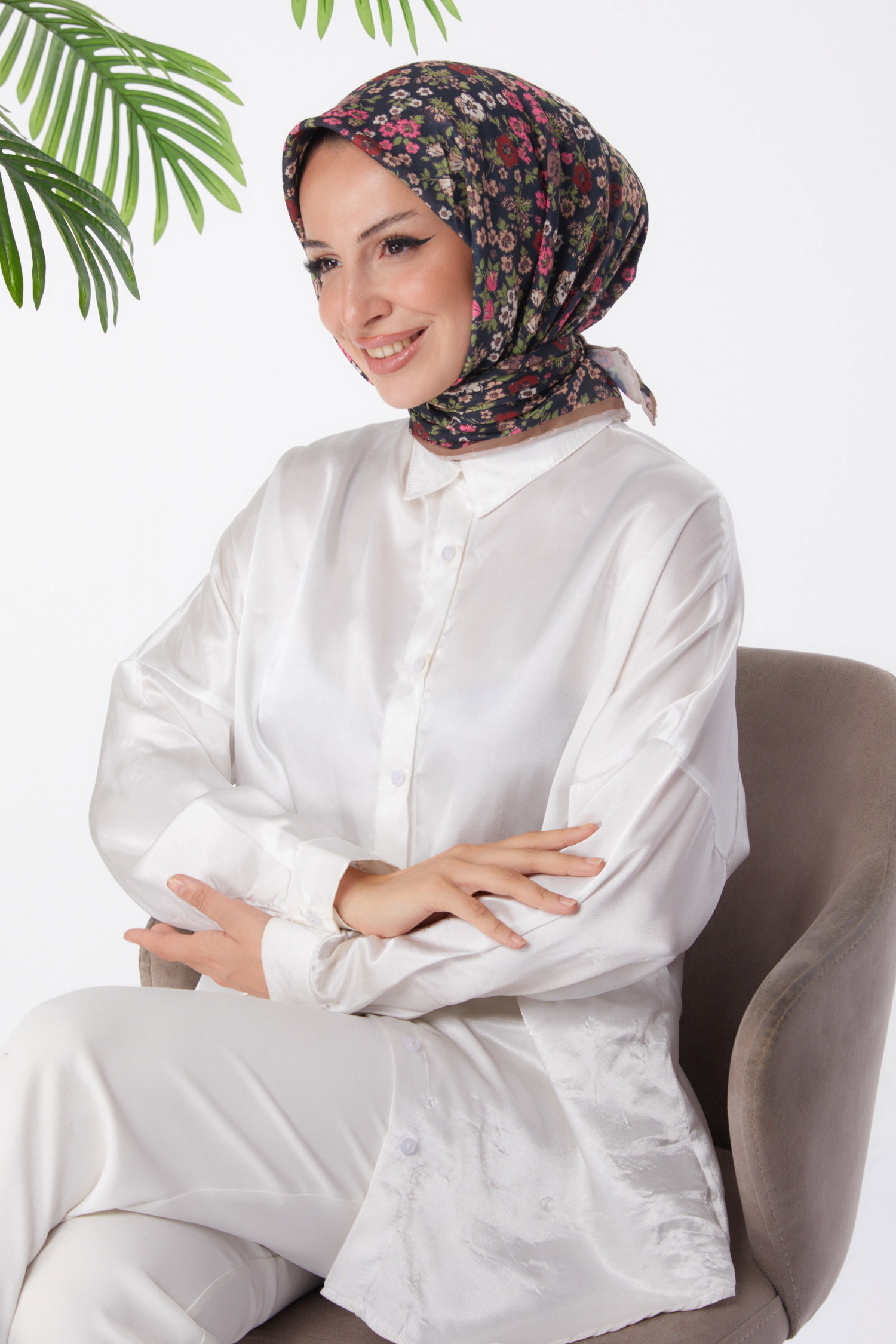 Düz Orta Kadın Siyah Desenli Eşarp - 25977 - 3