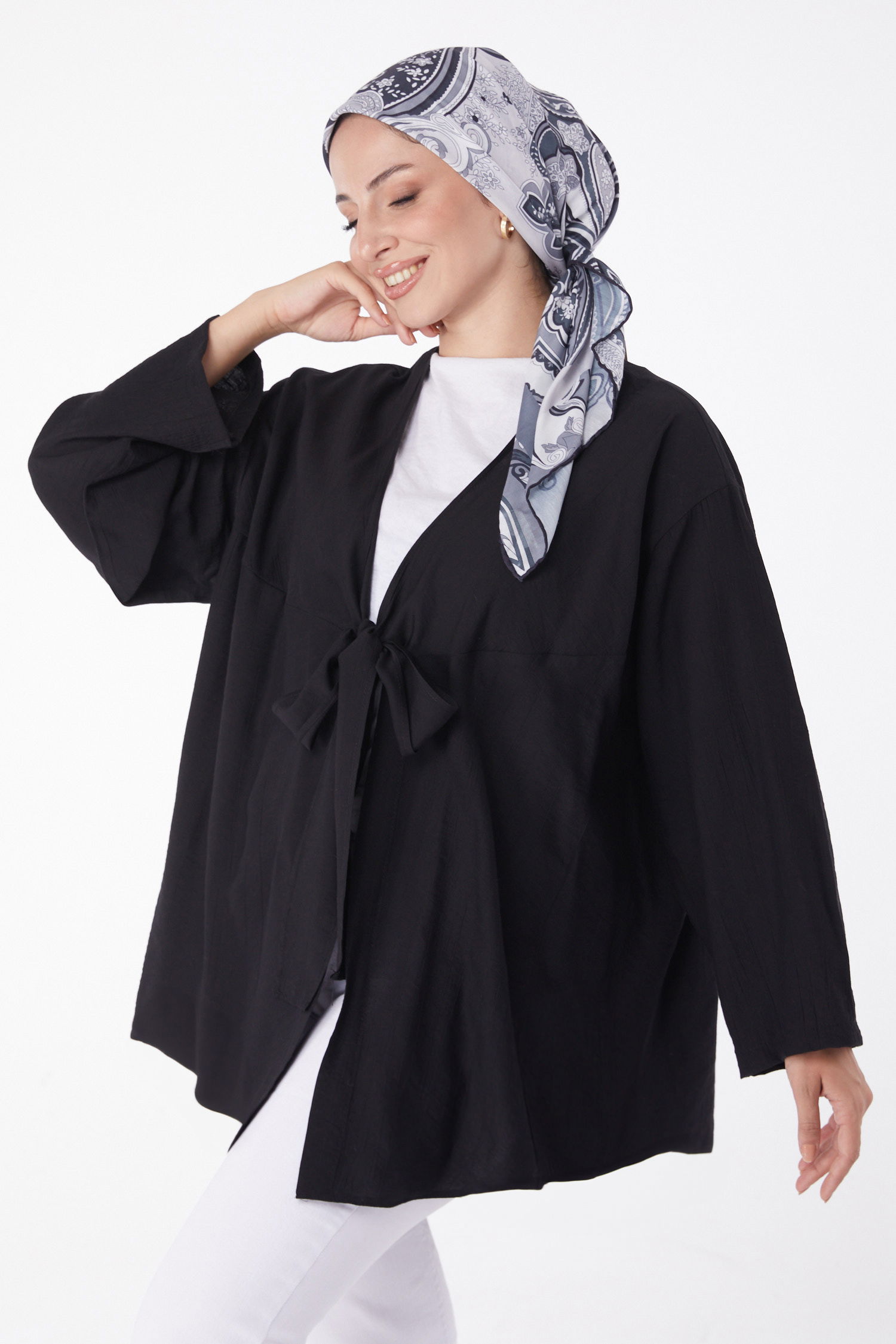 Düz Orta Kadın Siyah Önü Bağcıklı Hırka - 26135 - 1