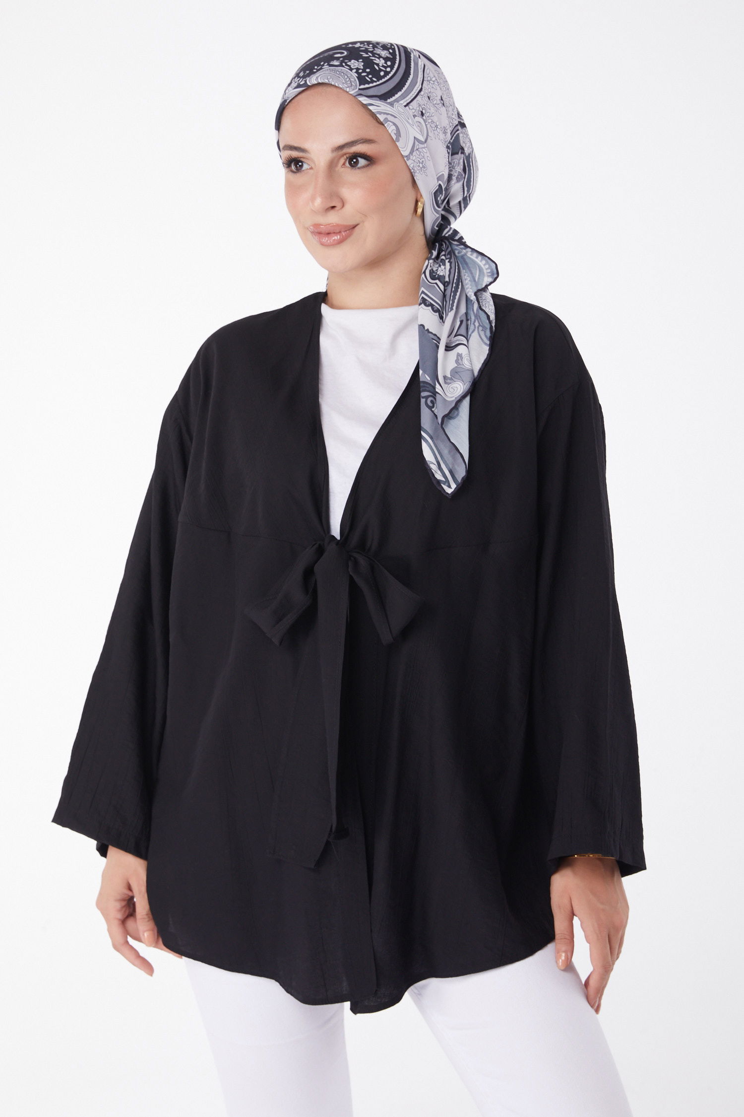Düz Orta Kadın Siyah Önü Bağcıklı Hırka - 26135 - 2