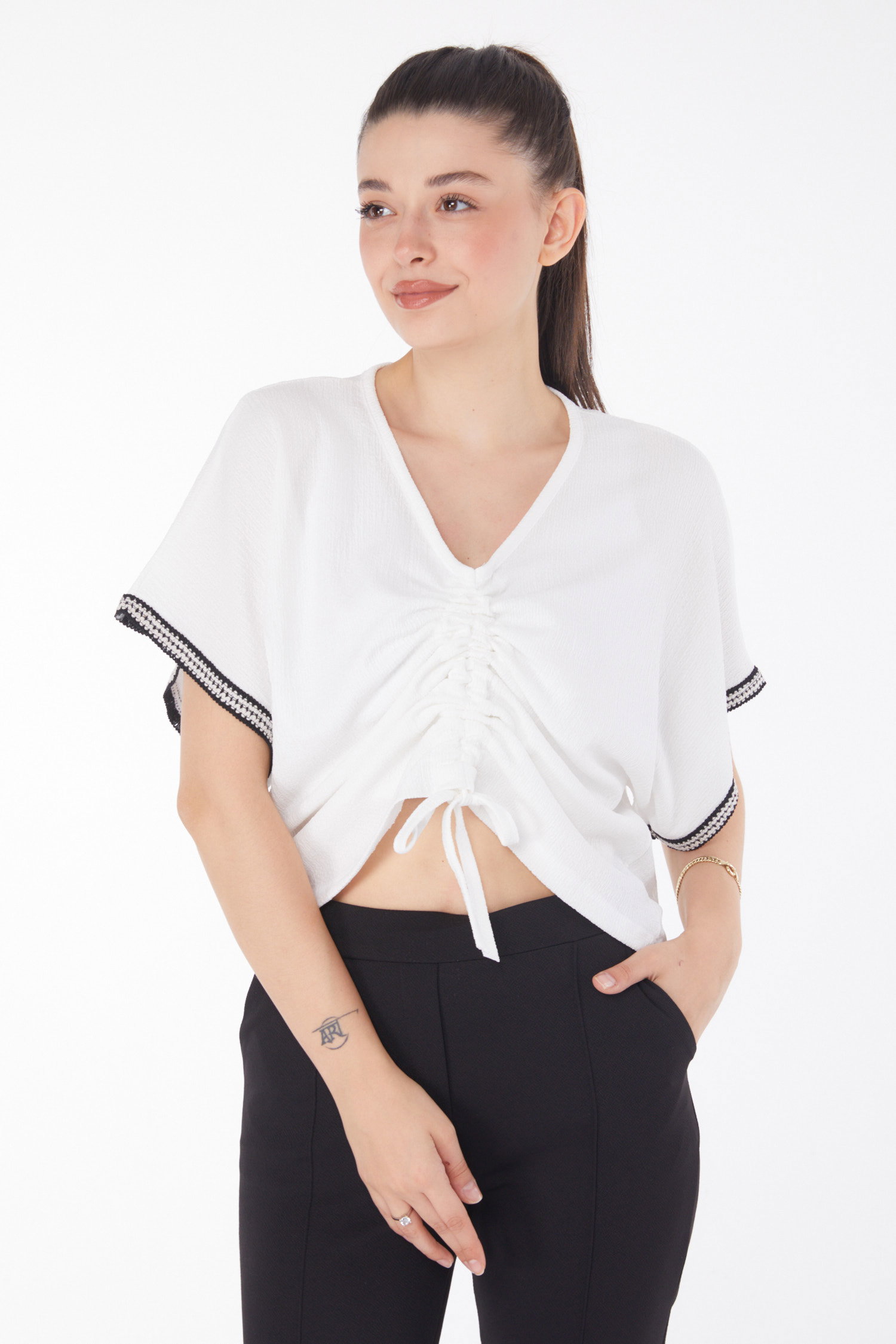 V Yaka Büzgü Detaylı Bluz Beyaz - 25837 - 1