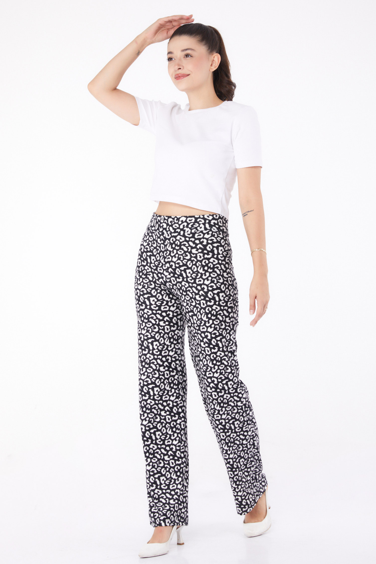 Düz V Yaka Kadın Siyah Leopar Desenli Pantolon - 26211 - 2