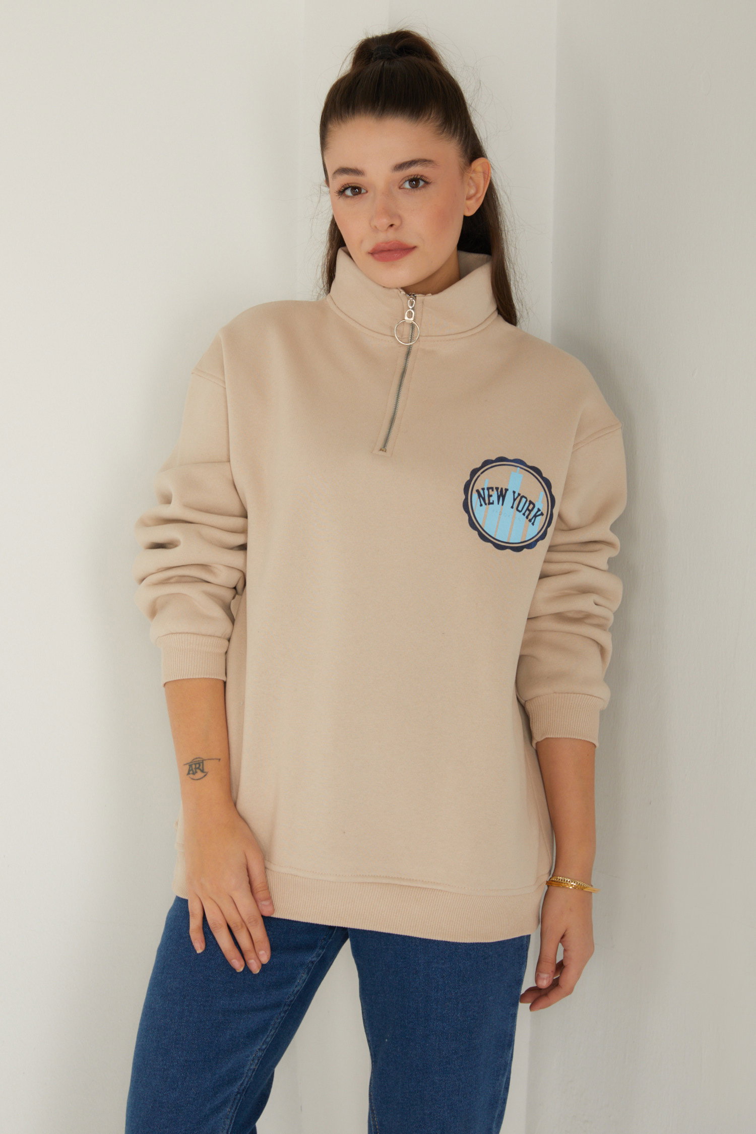Düz Yarım Balıkçı Yaka Kadın Bej Baskılı Sweatshirt - 26518 - 1