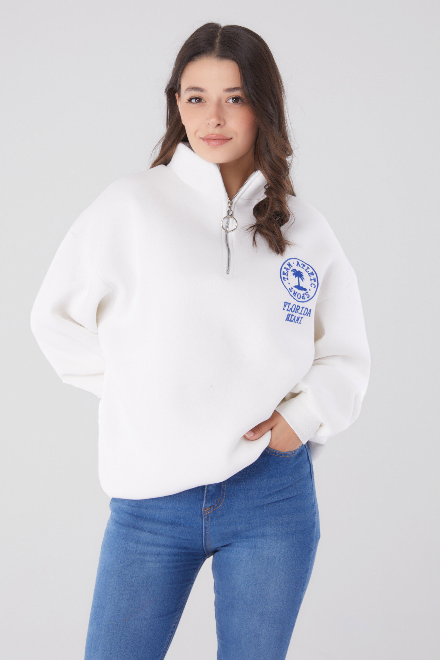 Düz Yarım Balıkçı Yaka Kadın Beyaz Nakışlı Sweatshirt - 26050 - 1