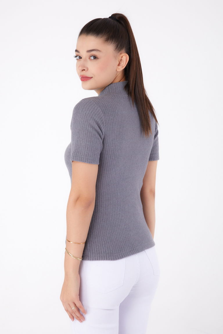 Düz Yarım Balıkçı Yaka Kadın Füme Kısa Kollu Bluz - 26315 - TOFİSA