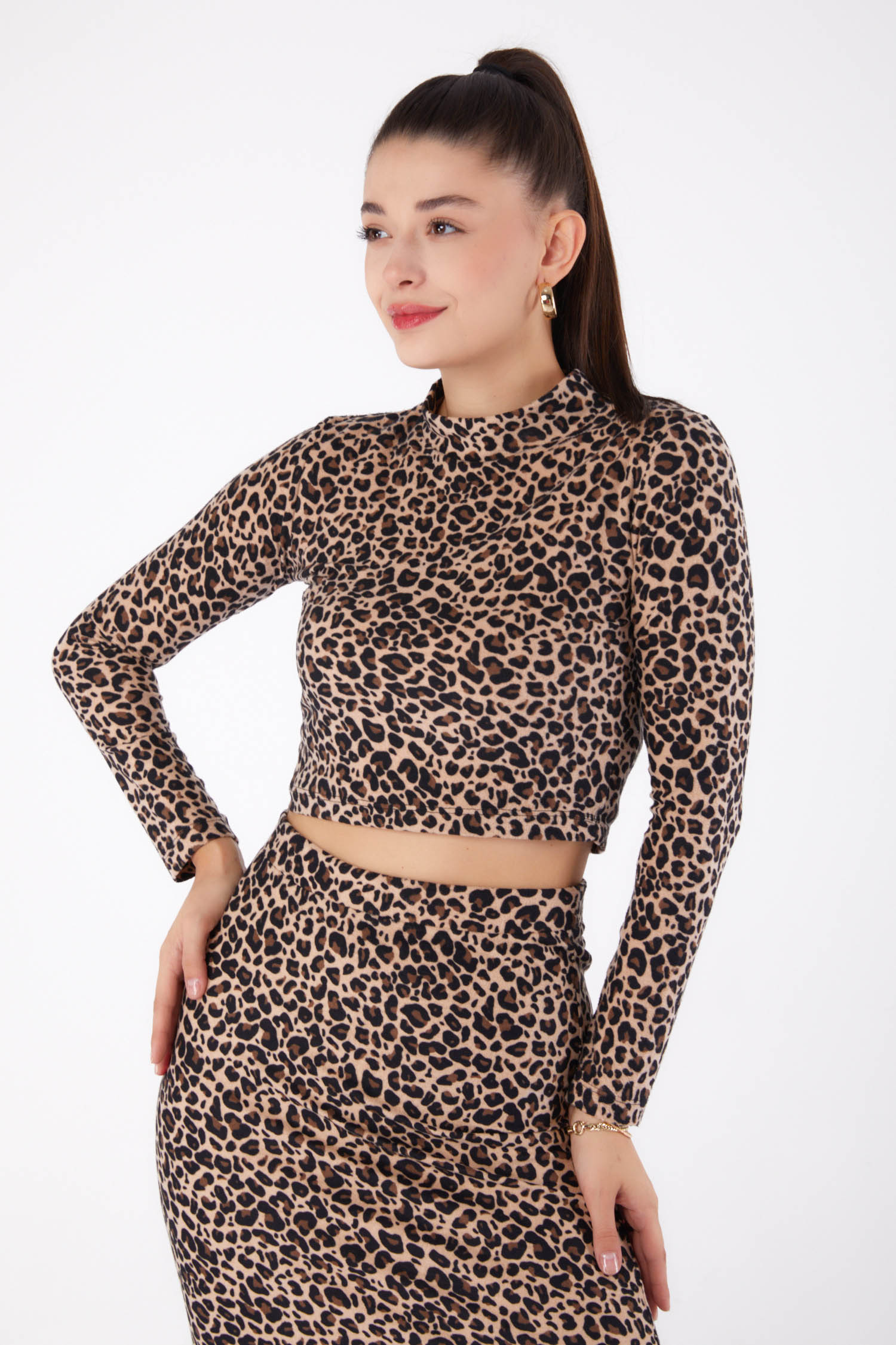 Düz Yarım Balıkçı Yaka Kadın Leopar Desenli Crop - 26319 - 2