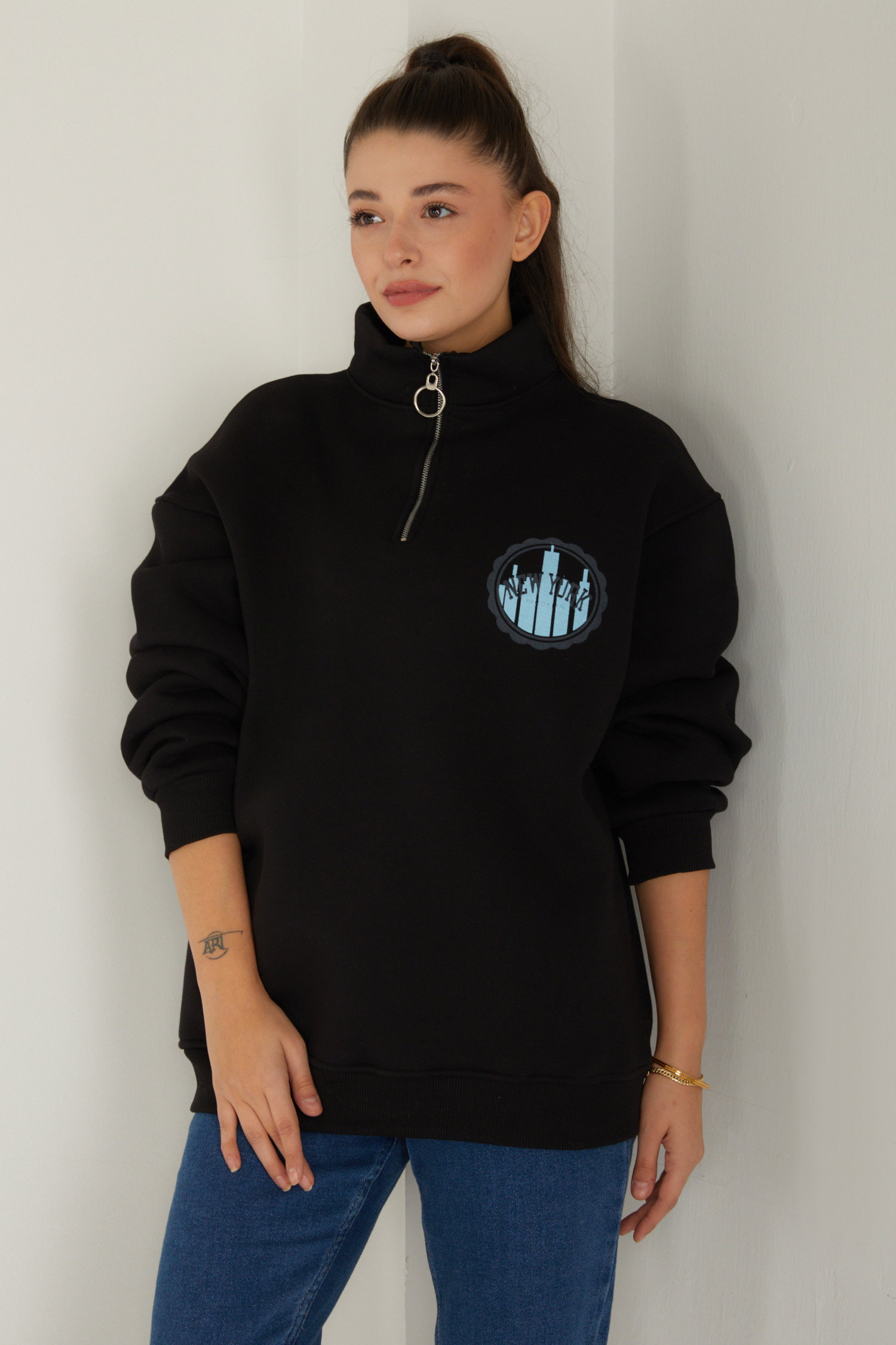 Düz Yarım Balıkçı Yaka Kadın Siyah Baskılı Sweatshirt - 26518 - 1