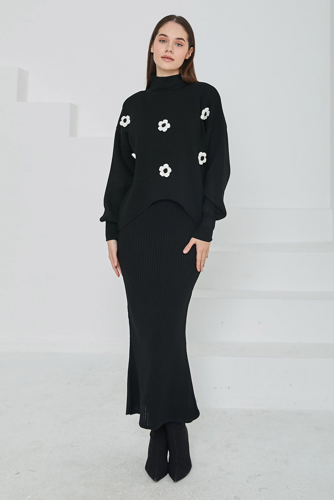 Düz Yarım Balıkçı Yaka Kadın Siyah Çiçek Nakışlı İkili Takım - 26697 - 1