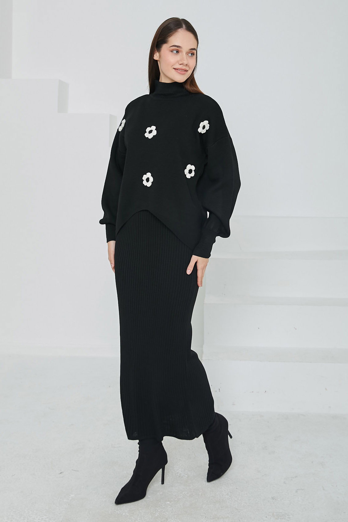 Düz Yarım Balıkçı Yaka Kadın Siyah Çiçek Nakışlı İkili Takım - 26697 - 3