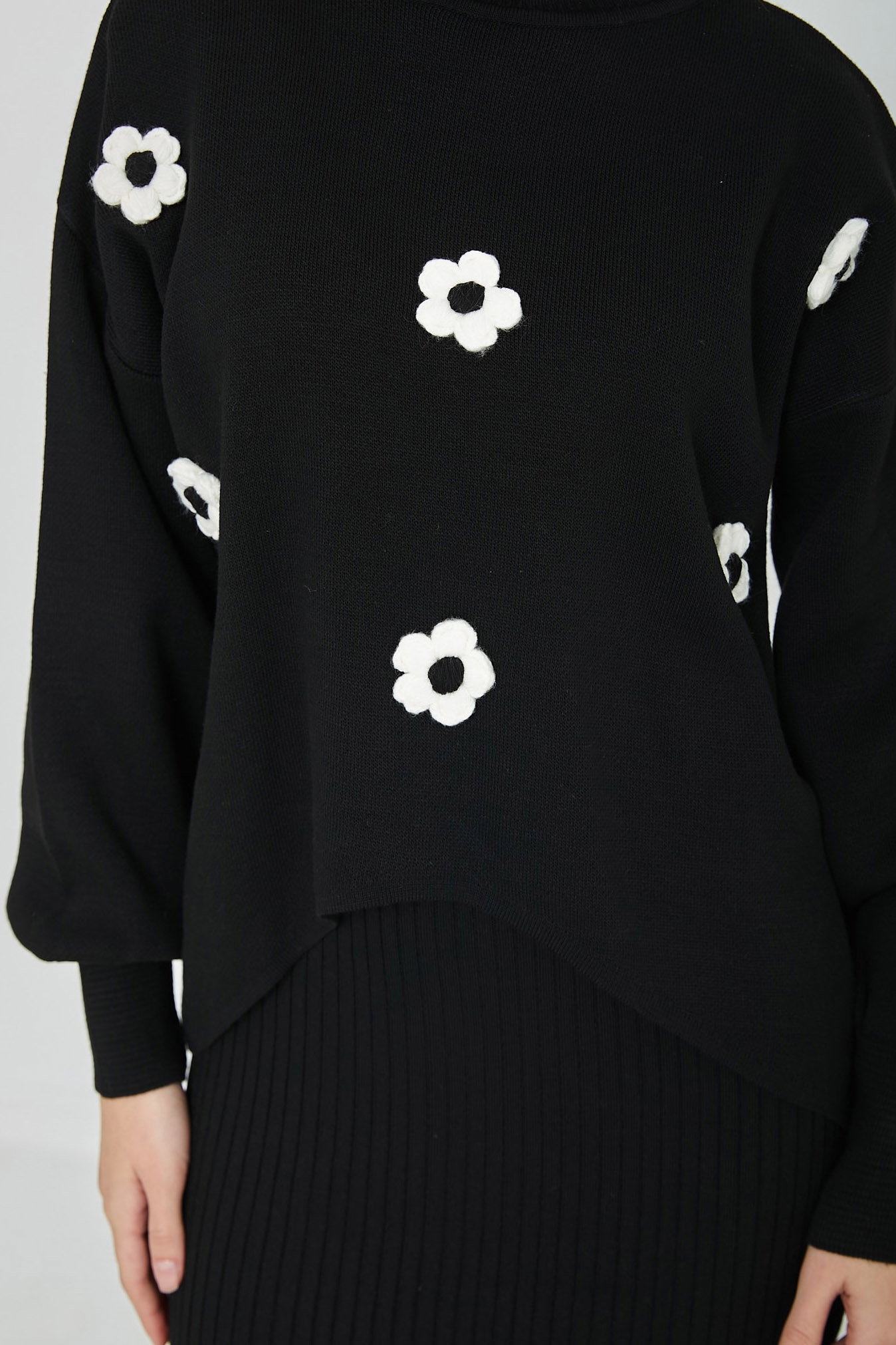 Düz Yarım Balıkçı Yaka Kadın Siyah Çiçek Nakışlı İkili Takım - 26697 - 6