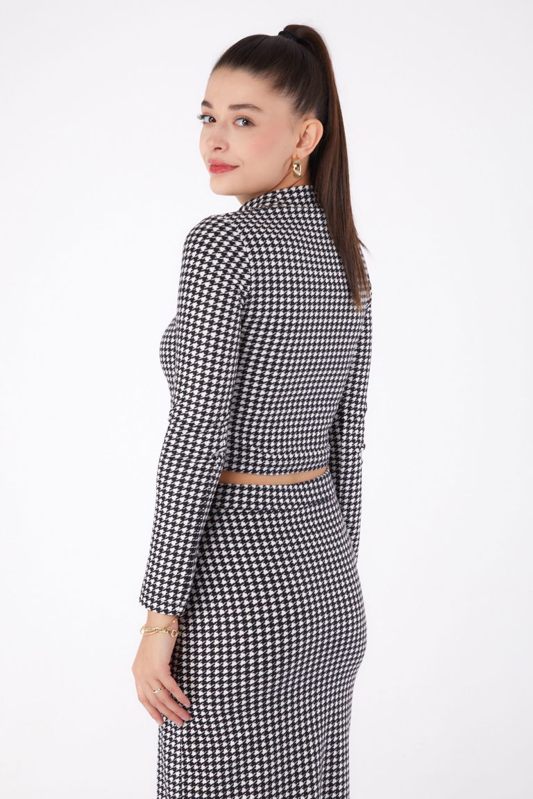 Düz Yarım Balıkçı Yaka Kadın Siyah Desenli Crop - 26318 - TOFİSA