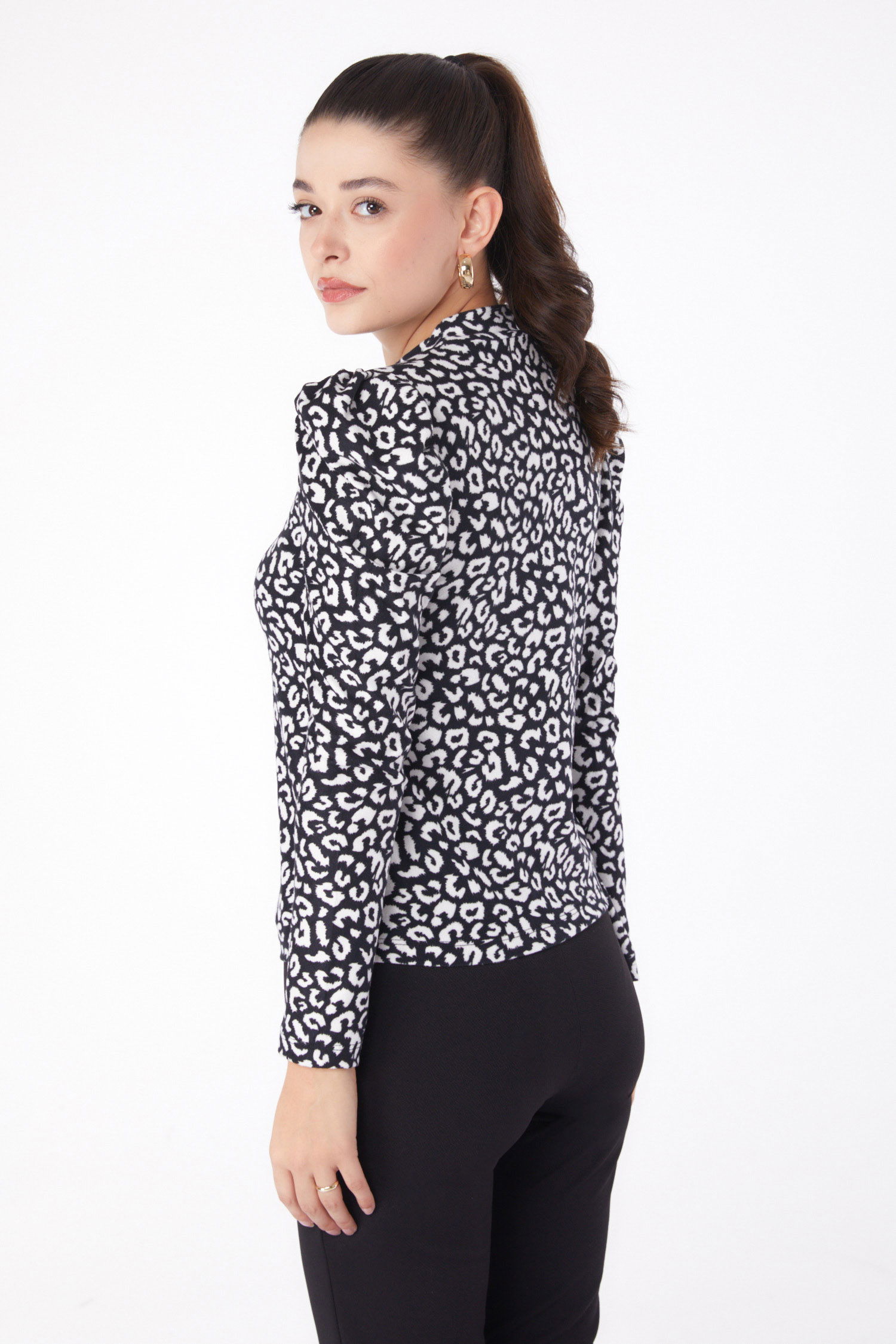 Düz Yarım Balıkçı Yaka Kadın Siyah Leopar Desenli Bluz - 26217 - 4
