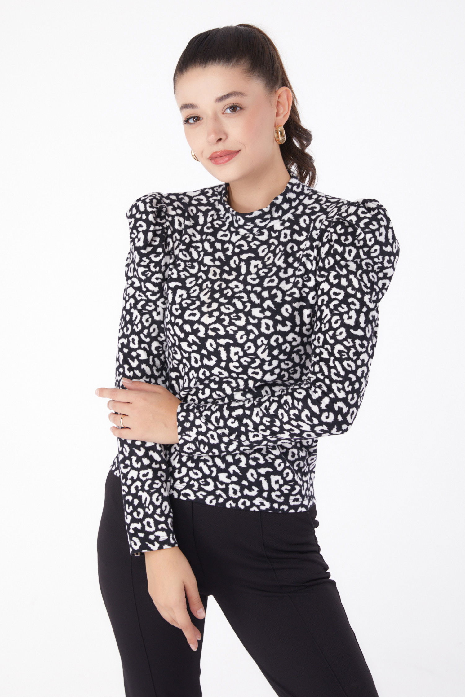 Düz Yarım Balıkçı Yaka Kadın Siyah Leopar Desenli Bluz - 26217 - 2