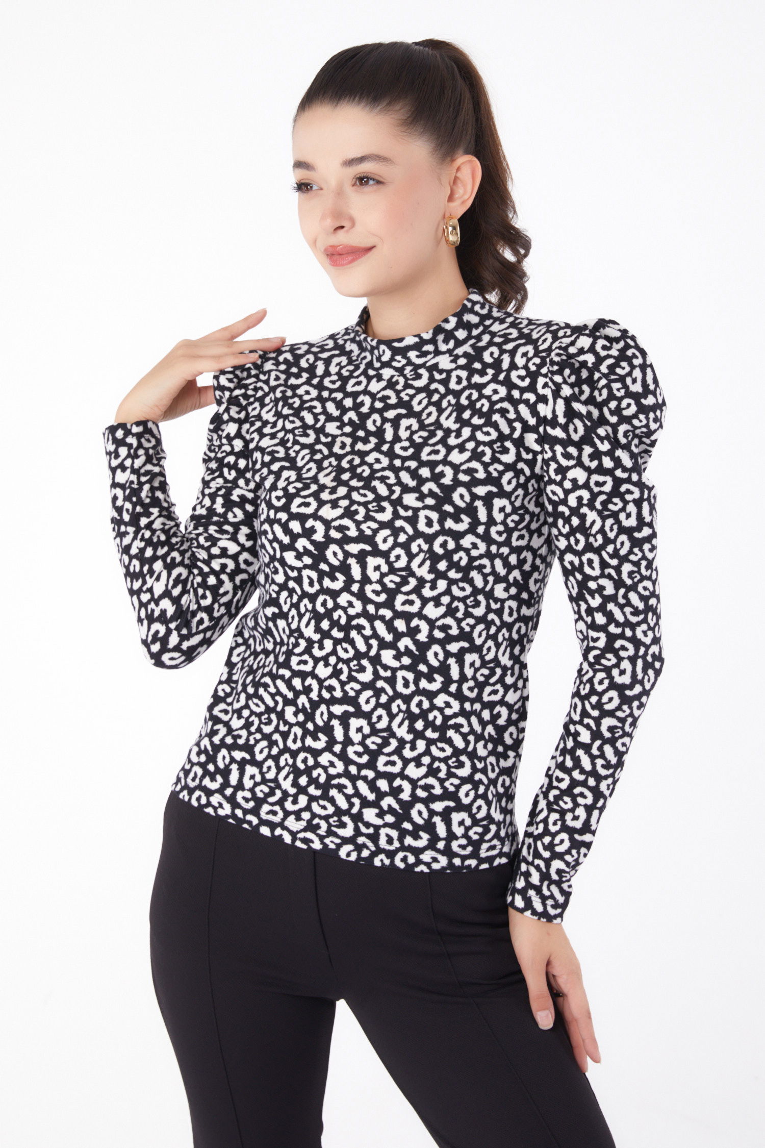 Düz Yarım Balıkçı Yaka Kadın Siyah Leopar Desenli Bluz - 26217 - 1