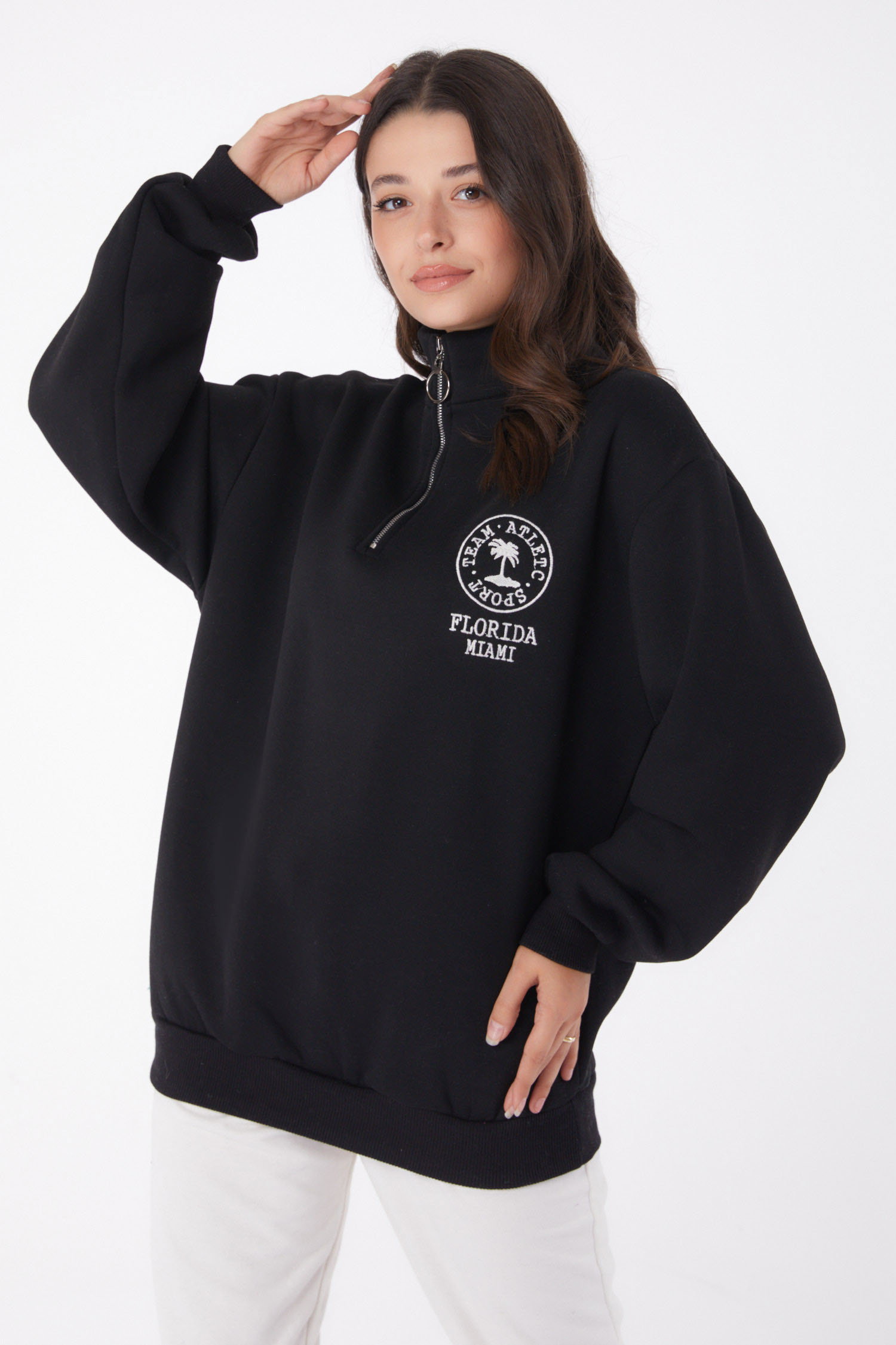 Düz Yarım Balıkçı Yaka Kadın Siyah Nakışlı Sweatshirt - 26050 - 1
