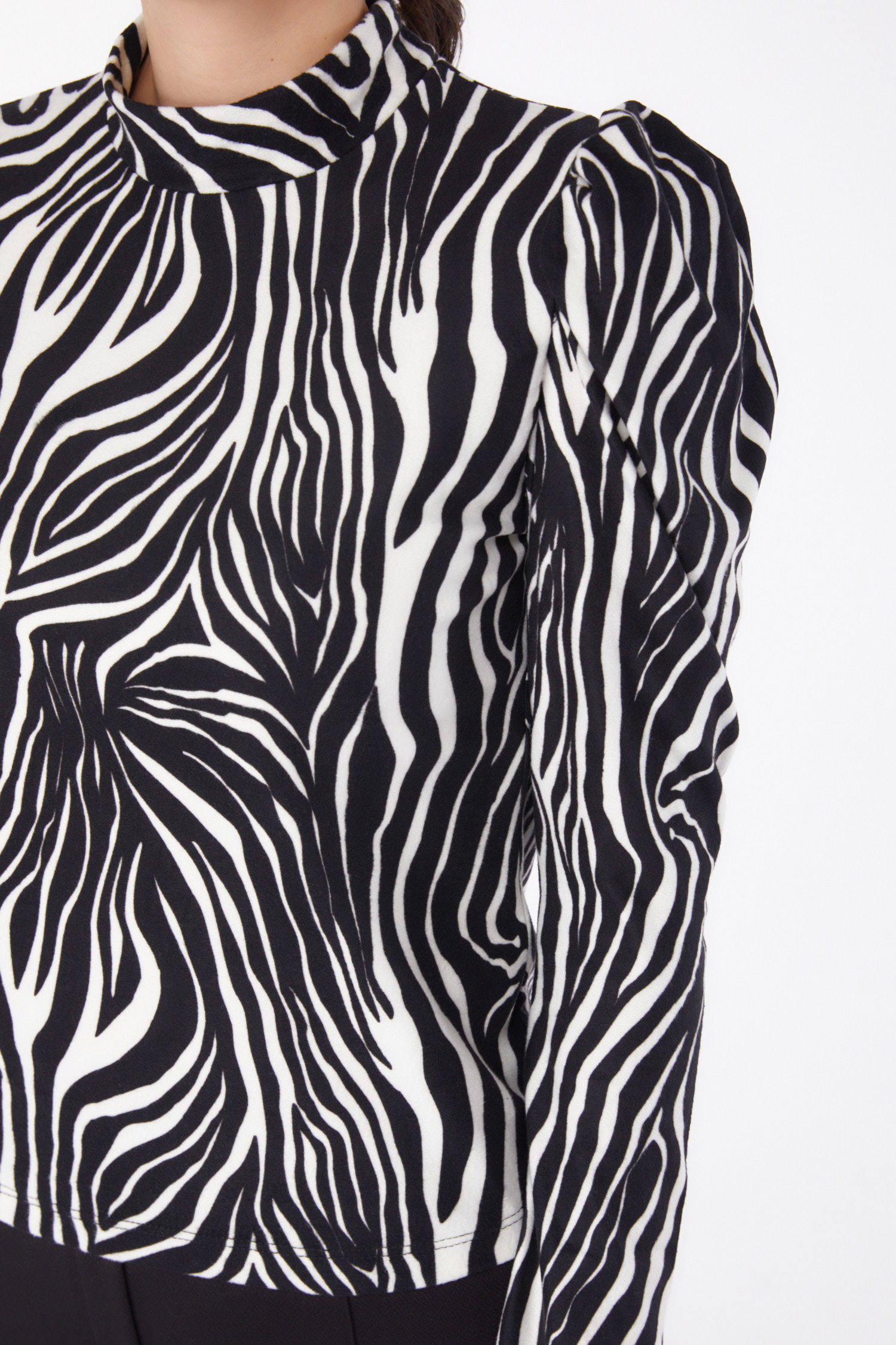Düz Yarım Balıkçı Yaka Kadın Siyah Zebra Desenli Bluz - 26218 - 5