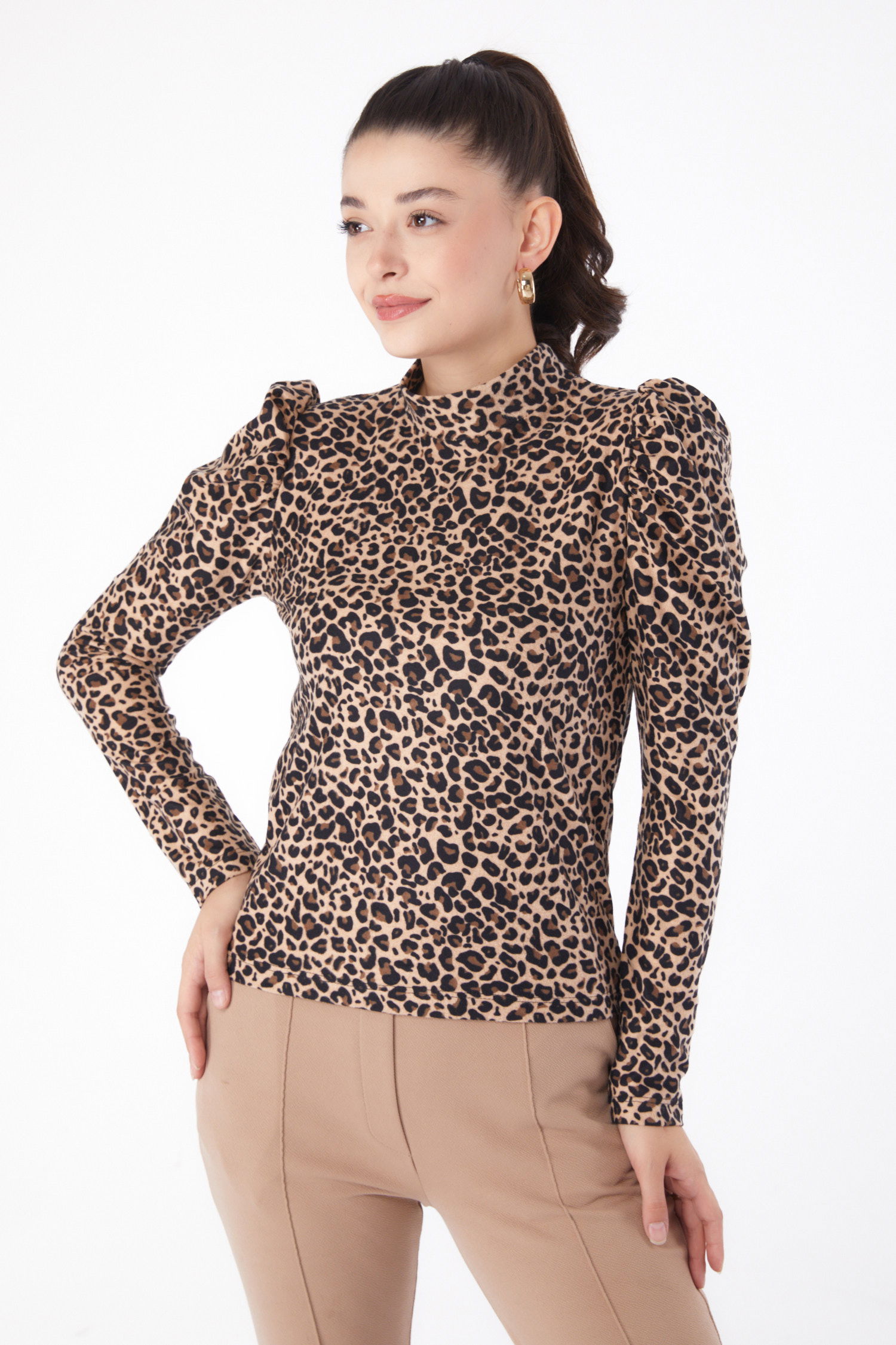 Düz Yarım Balıkçı Yaka Kadın Vizon Leopar Desenli Bluz - 26217 - 1