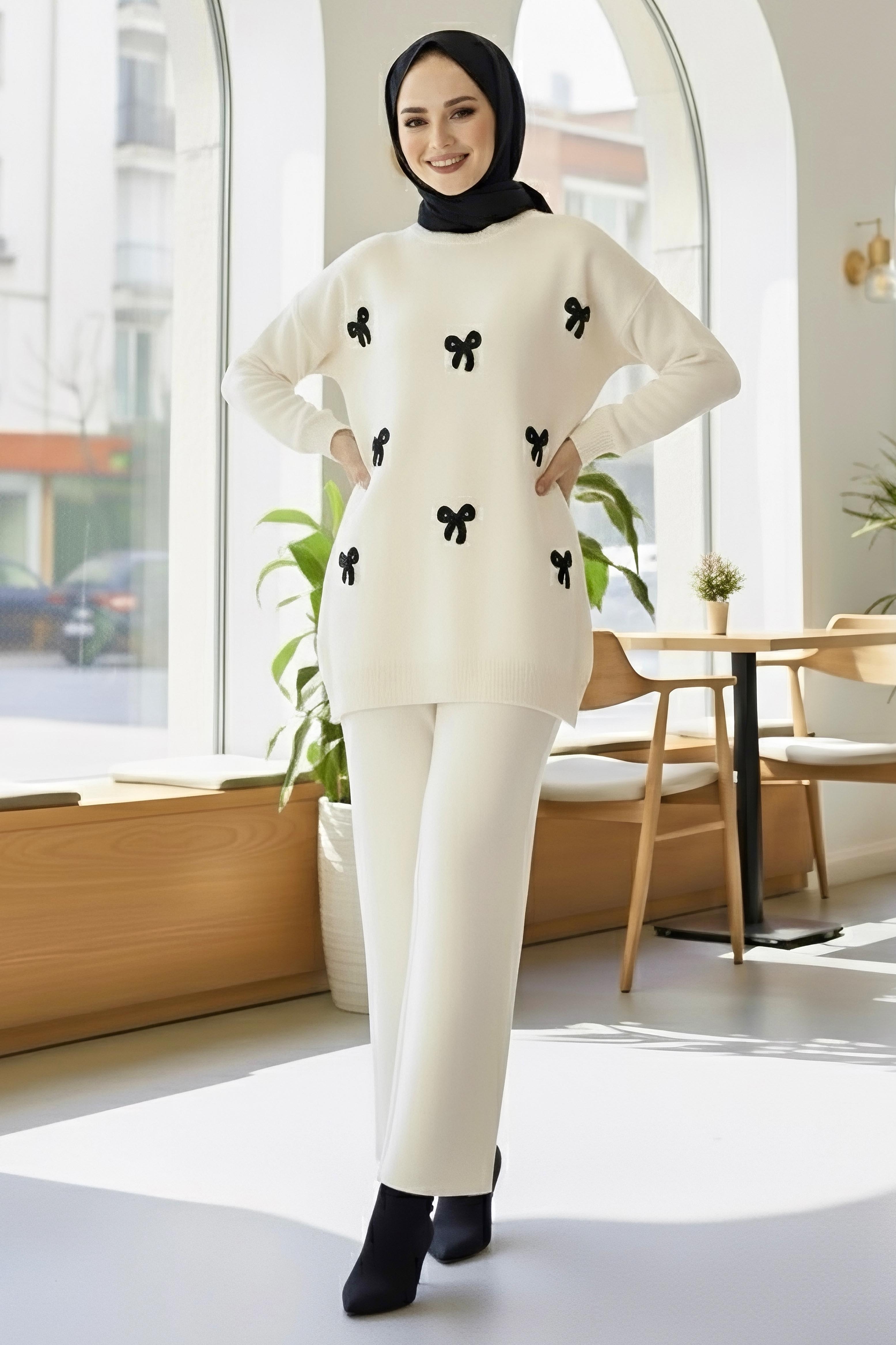 Fiyonklu Nakışlı İkili Triko Takım - 28032-EKRU - 1