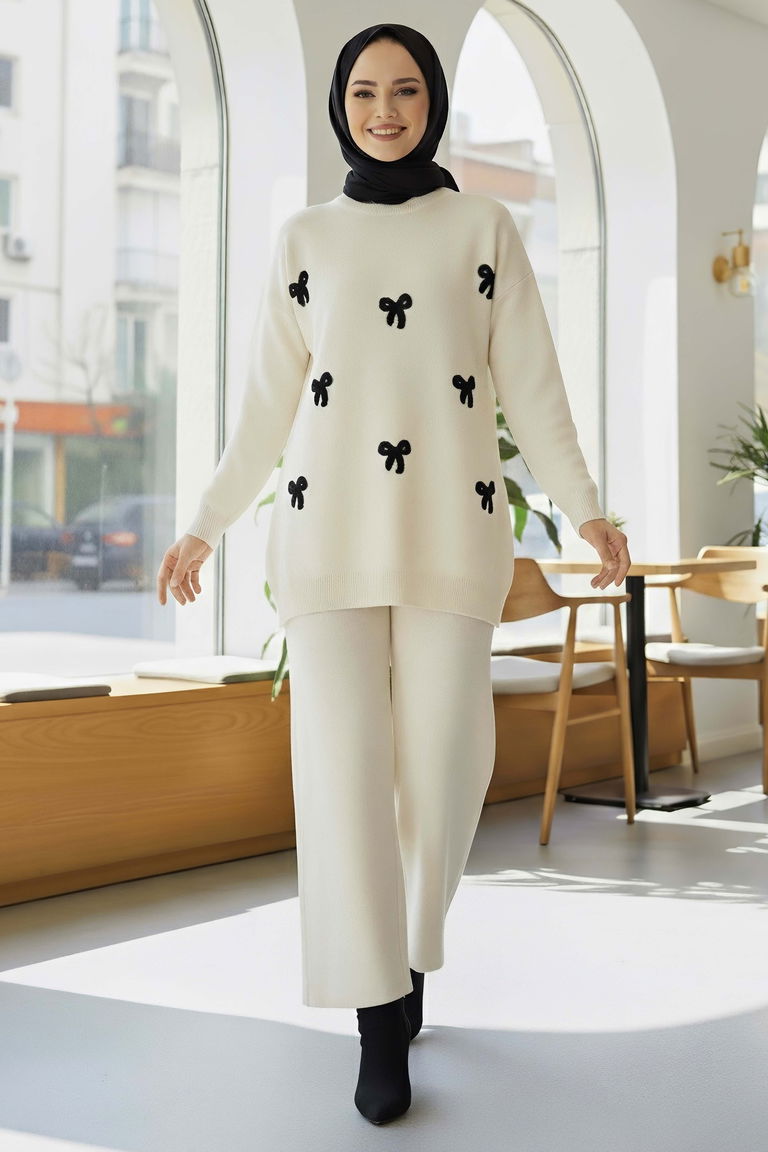 Fiyonklu Nakışlı İkili Triko Takım - 28032-EKRU - TOFİSA