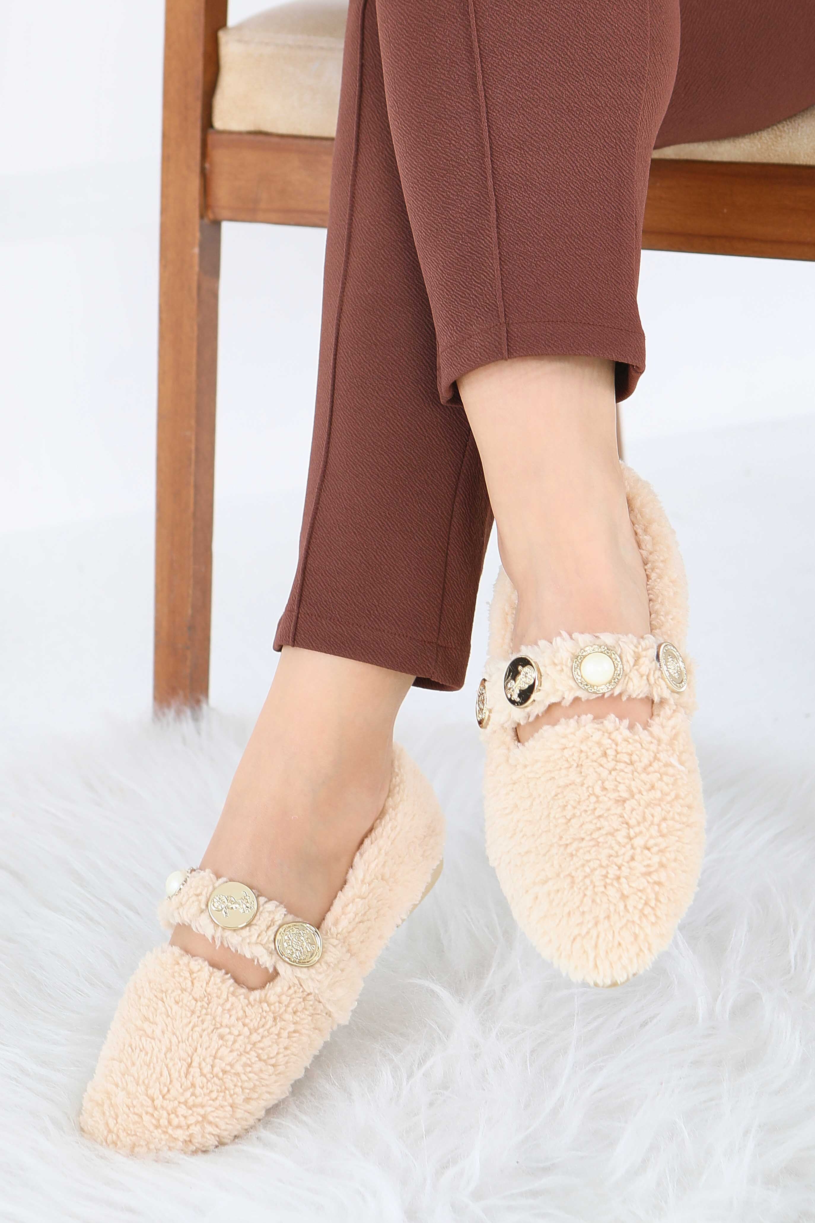 Kadın Bej İnci Ve Tuğra Detaylı Peluş Babet - 27911-BEJ - 2