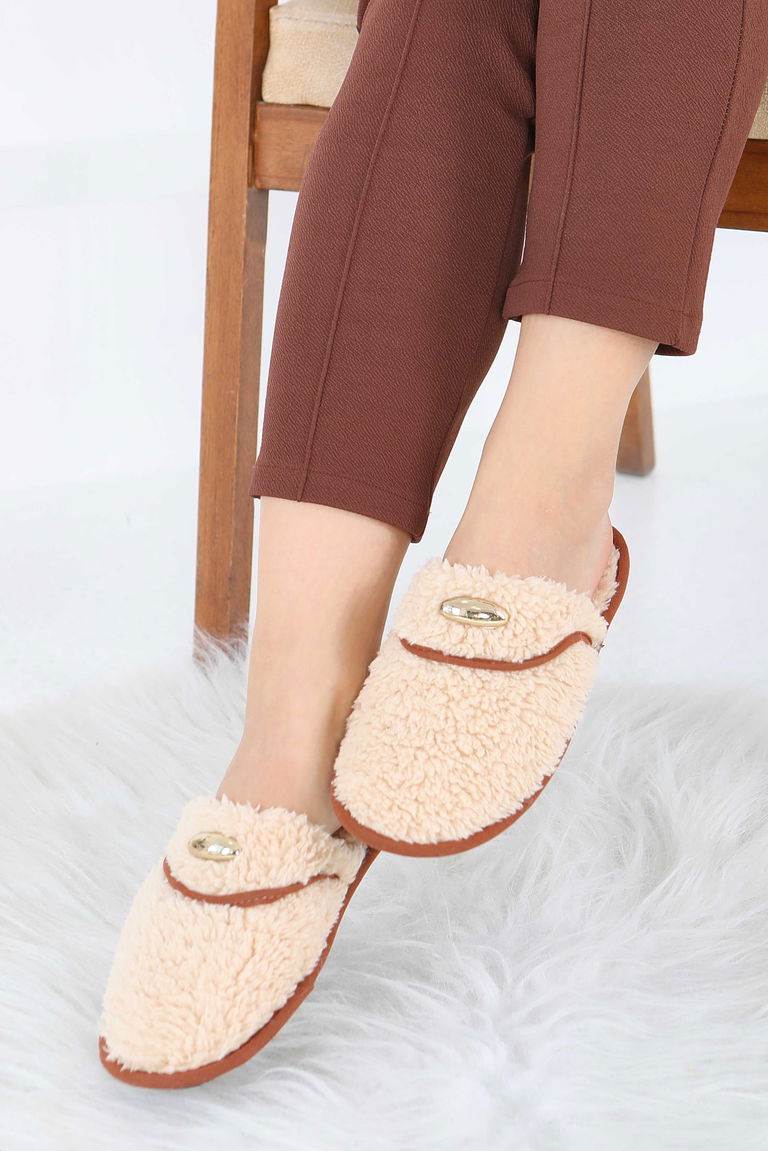 Kadın Bej Tokalı Peluş Ev Terliği - 27912-BEJ - TOFİSA